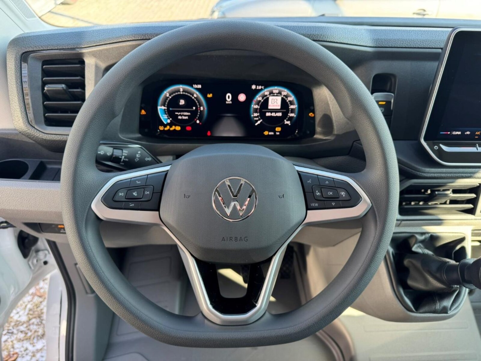 Volkswagen Crafter Kasten mittlerer Radstand – Bild 12