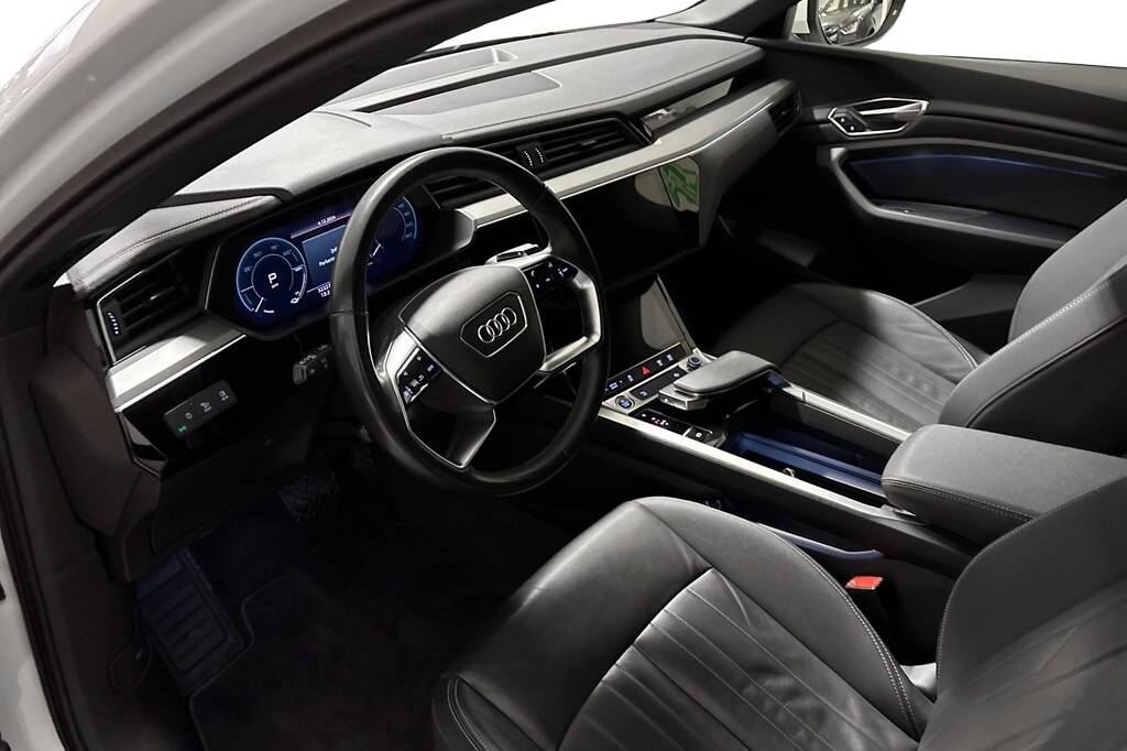 Bild som visar&nbsp;Audi Q8 e-tron&nbsp;Q8 50 e-tron quattro Proline 250,00 kW - för mer information kontakta din Audi Partner