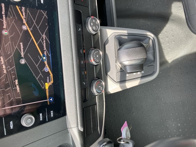 Volkswagen T6.1 Caravelle larger
