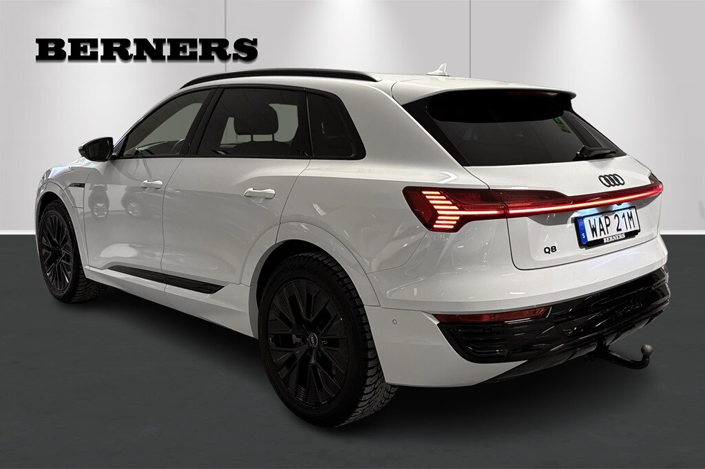 Bild som visar&nbsp;Audi Q8 e-tron&nbsp;Q8 50 e-tron quattro Proline 250,00 kW - för mer information kontakta din Audi Partner