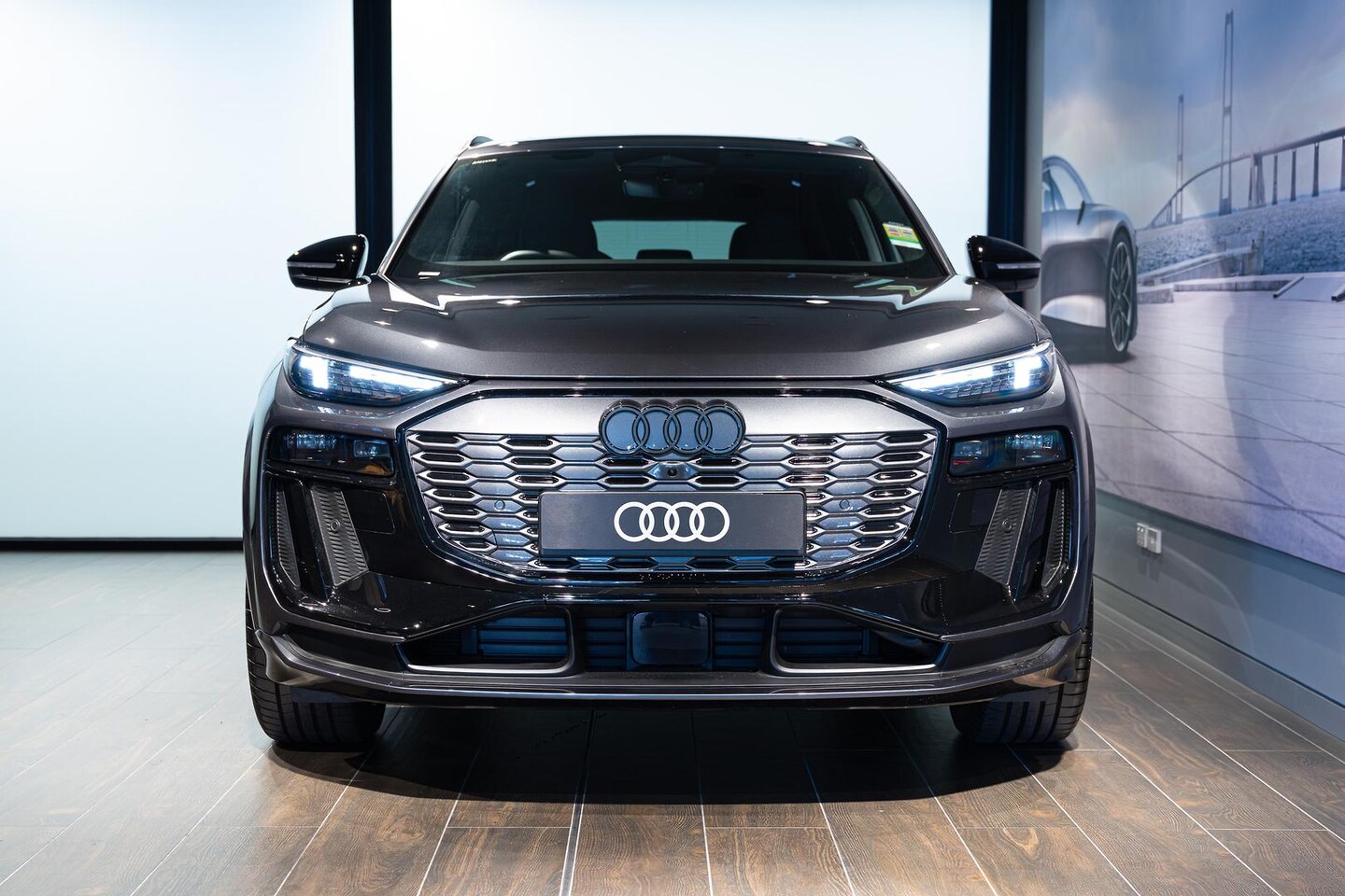Image about Audi Q6 SUV e-tron e-tron quattro
