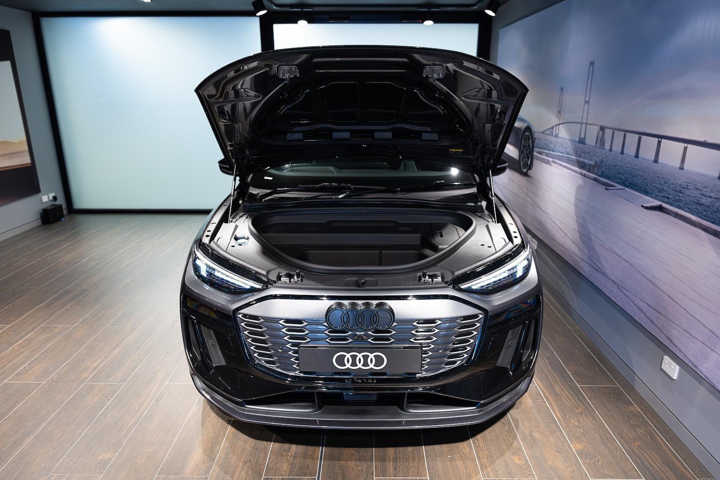 Image about Audi Q6 SUV e-tron e-tron quattro