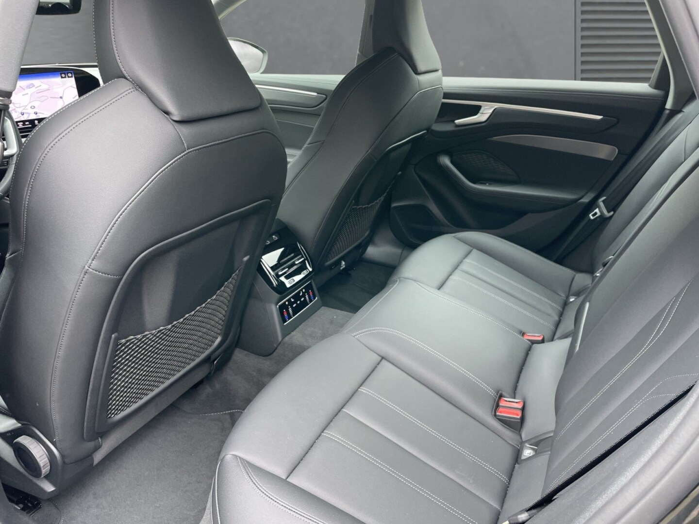 Bild über Audi A6 Avant TDI quattro 150 kW S tronic - für weitere Informationen kontaktieren Sie den Audi Partner