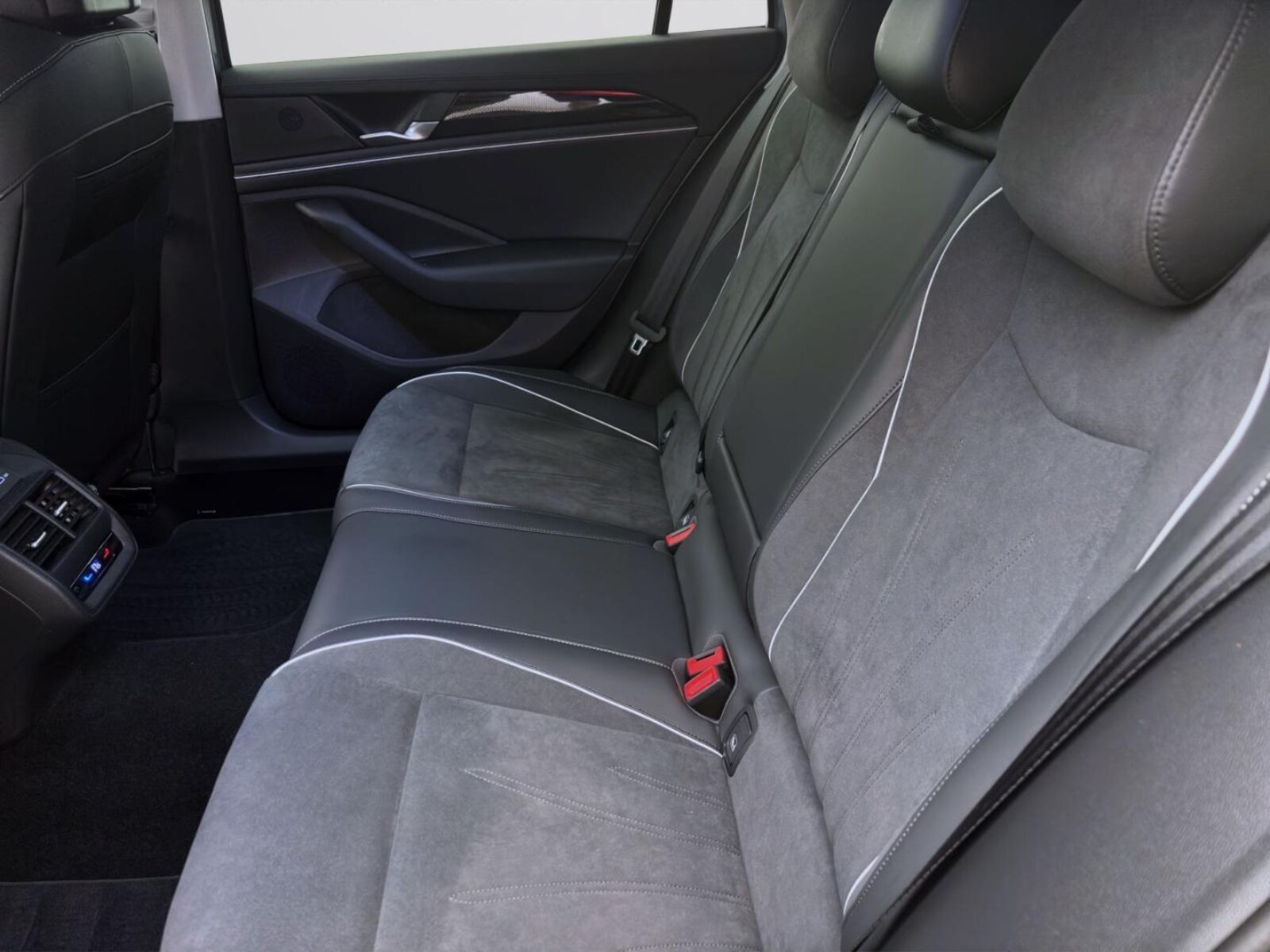 Volkswagen Passat – Bild 16