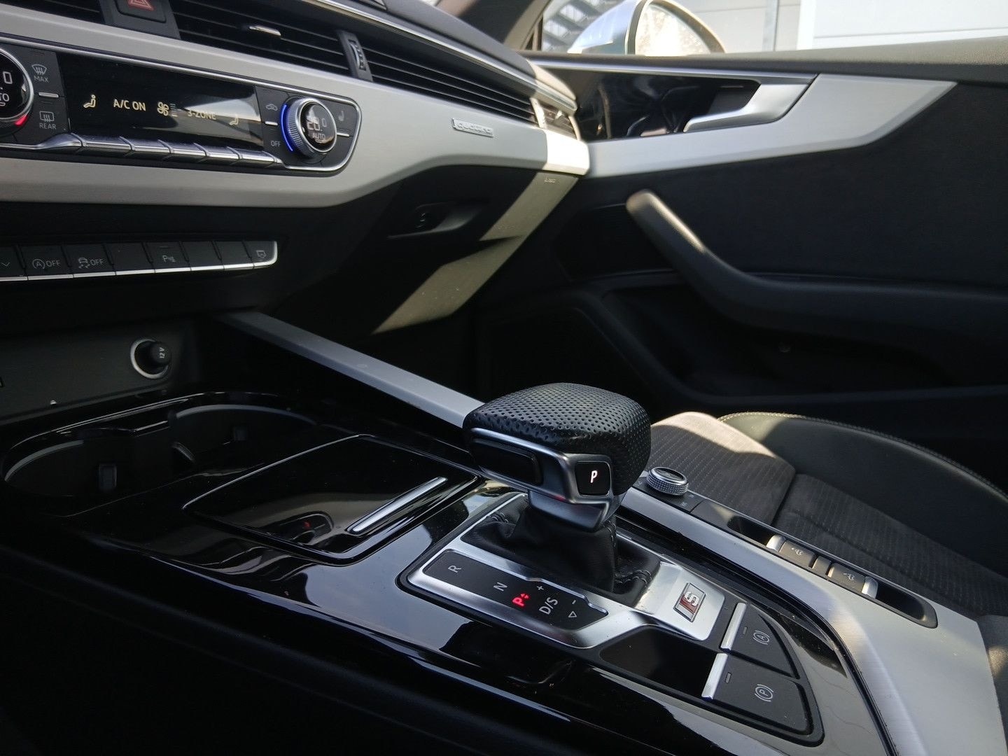 Bild über Audi S5 Cabriolet TFSI quattro tiptronic - für weitere Informationen kontaktieren Sie den Audi Partner