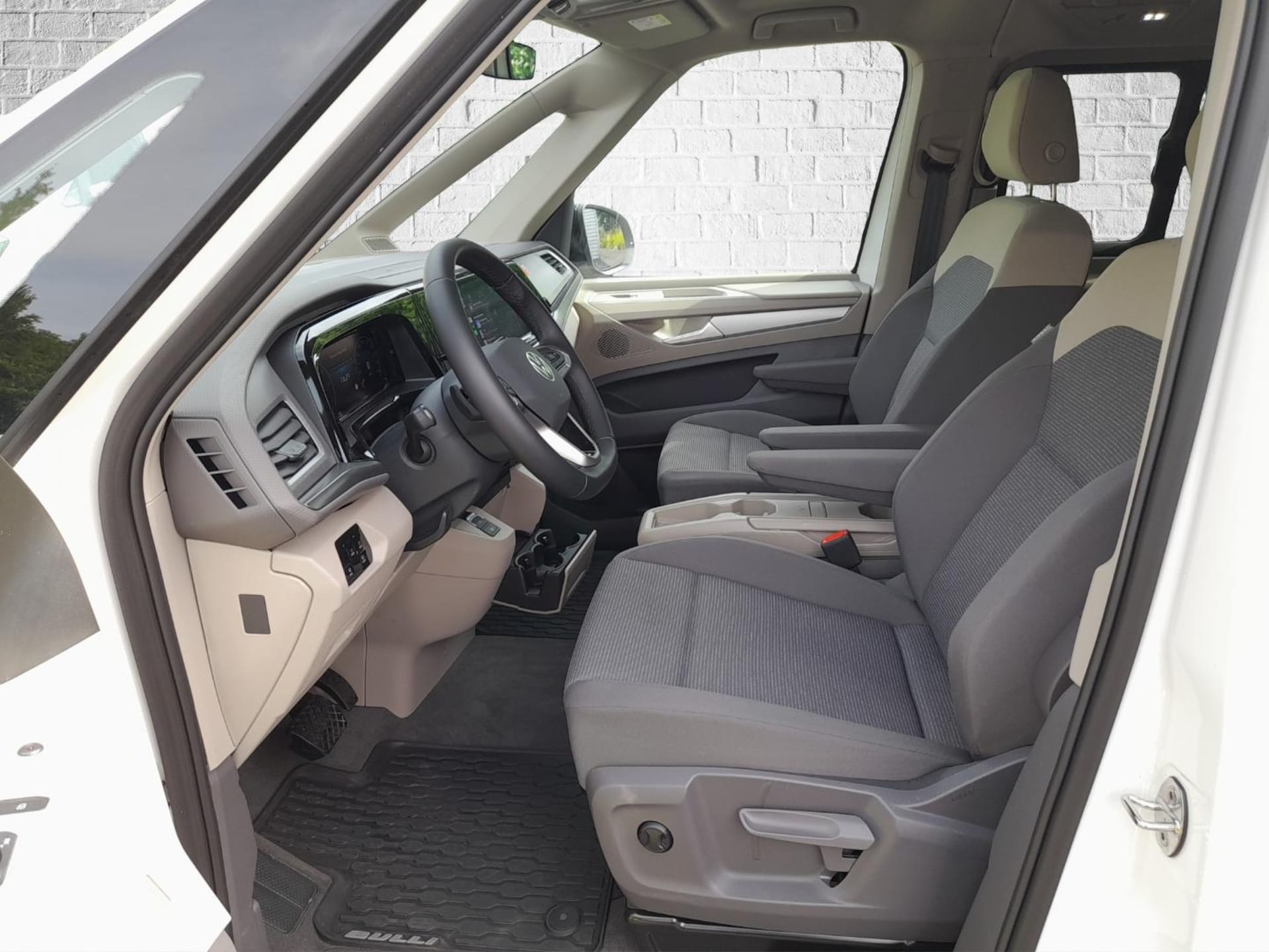 Volkswagen Multivan Langversion Basis-Modell