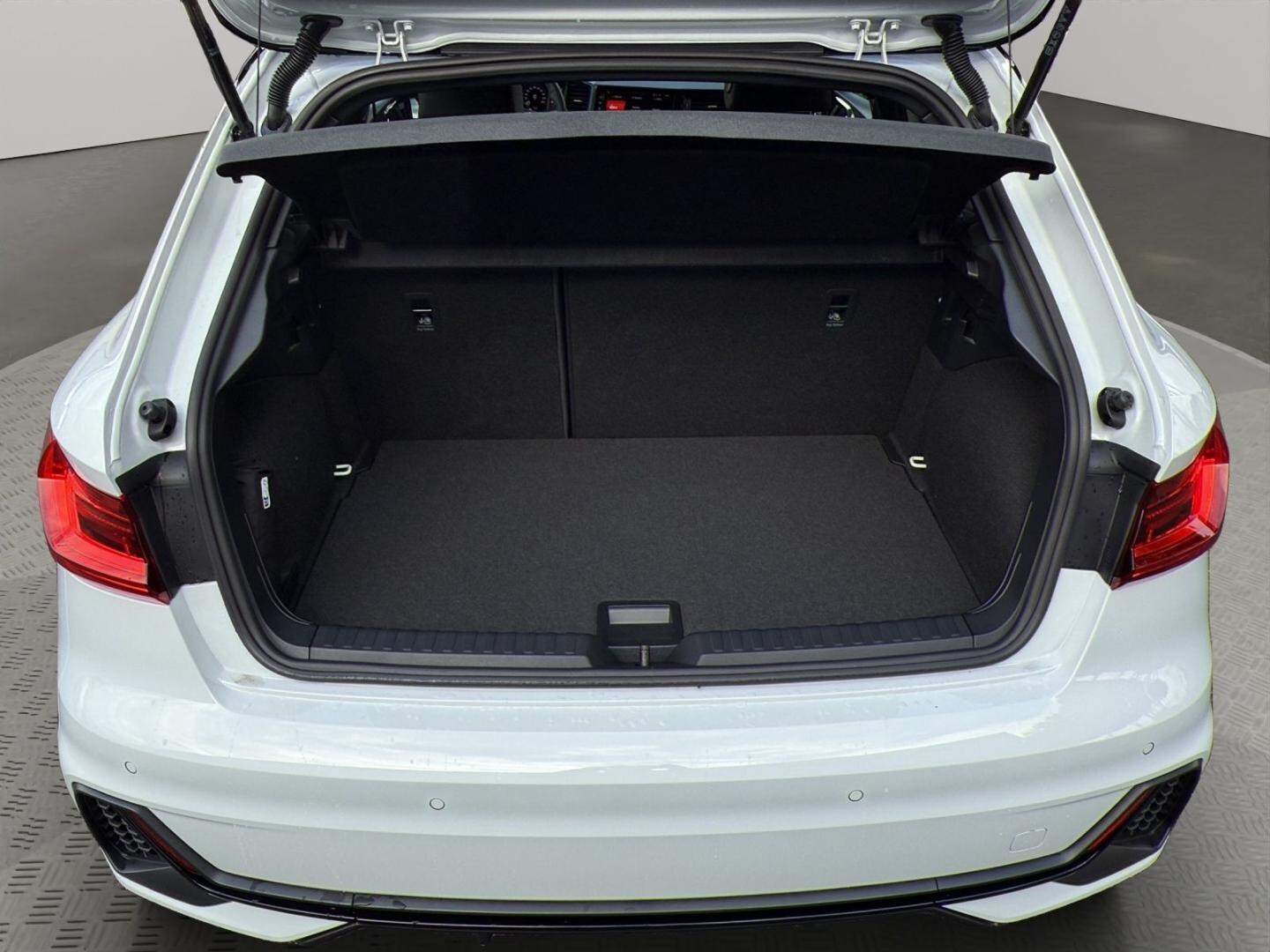 Bild über Audi A1 Sportback S line 35 TFSI S tronic - für weitere Informationen kontaktieren Sie den Audi Partner
