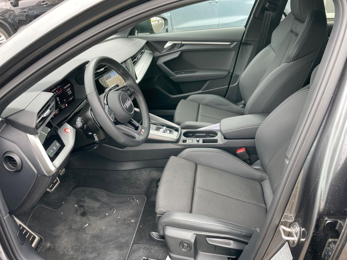Bild über Audi S3 Sportback TFSI quattro S tronic - für weitere Informationen kontaktieren Sie den Audi Partner