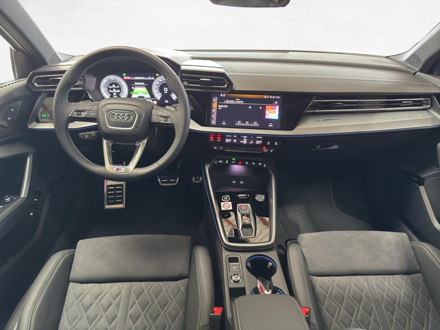 Bild über Audi A3 Sportback TFSI e S line 45 TFSI e S tronic - für weitere Informationen kontaktieren Sie den Audi Partner