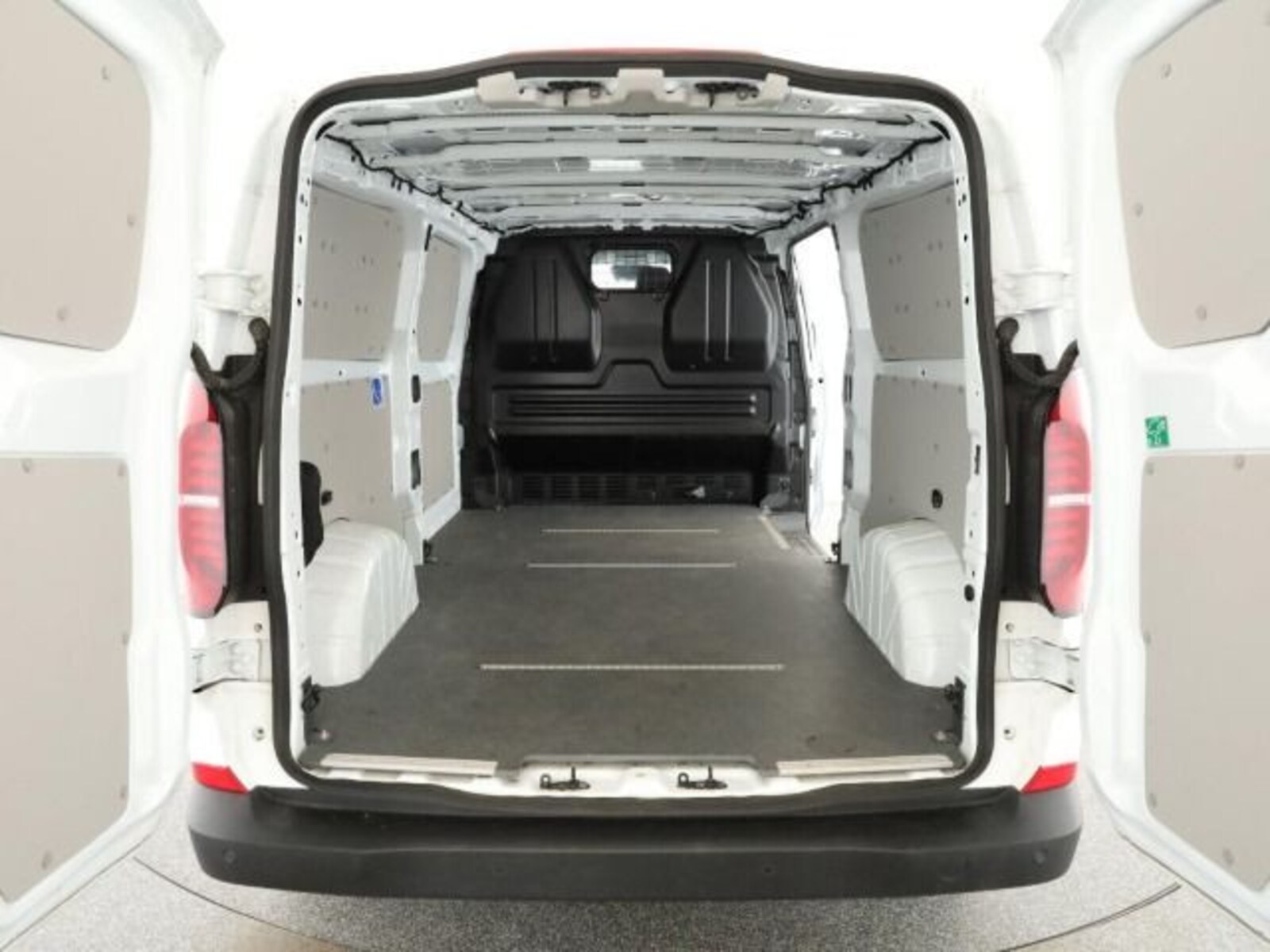 Volkswagen Transporter Kasten langer Radstand – Bild 4