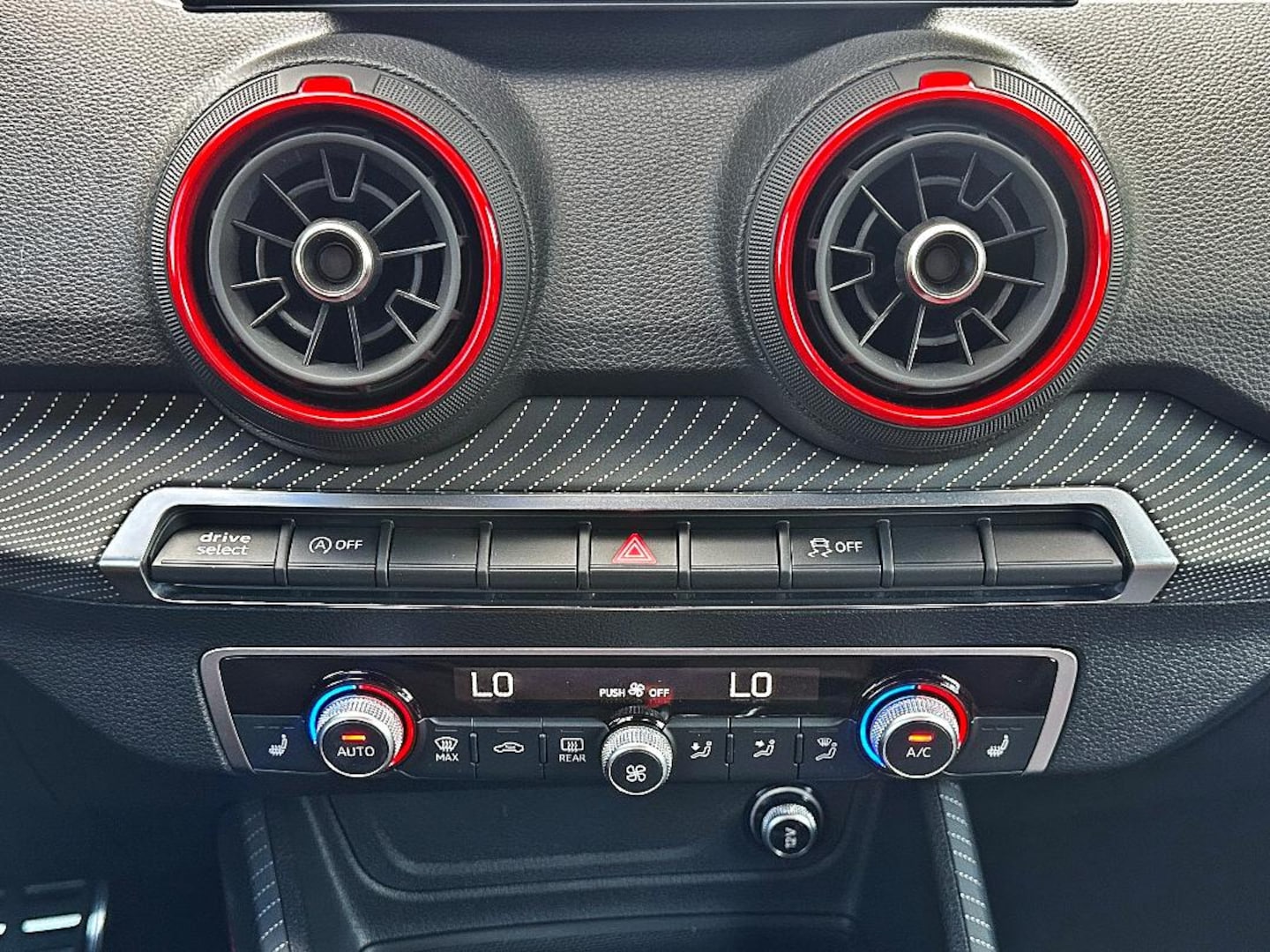 Bild über Audi Q2 S line 35 TFSI S tronic - für weitere Informationen kontaktieren Sie den Audi Partner
