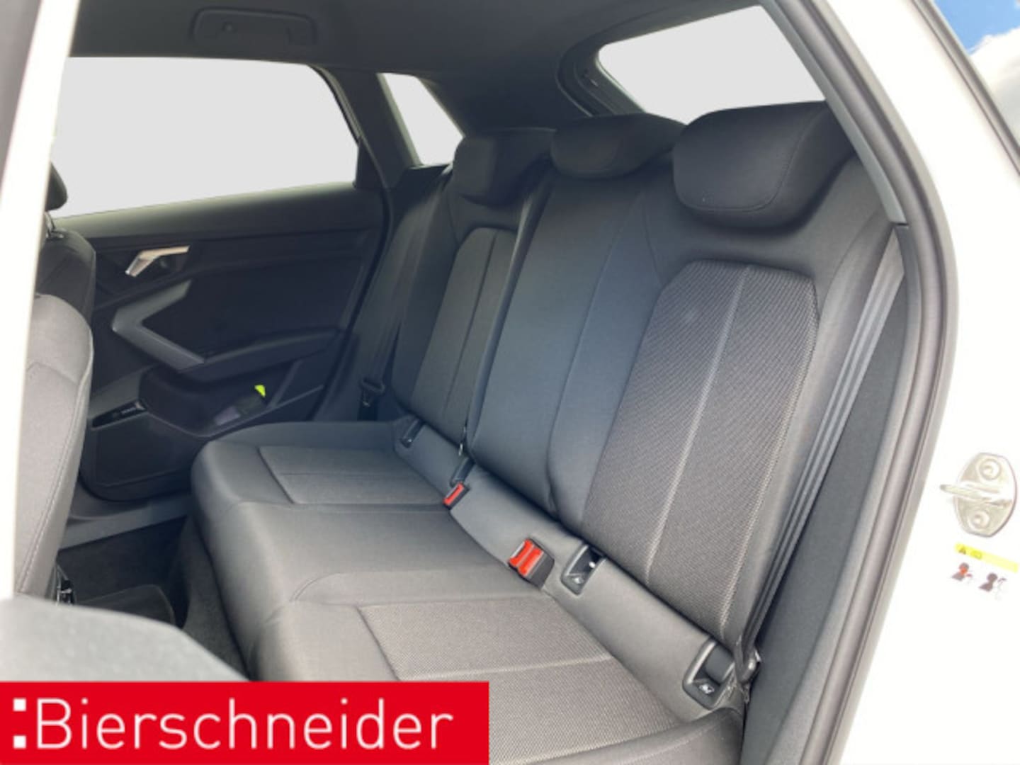 Bild über Audi A3 Sportback 30 TFSI S tronic - für weitere Informationen kontaktieren Sie den Audi Partner