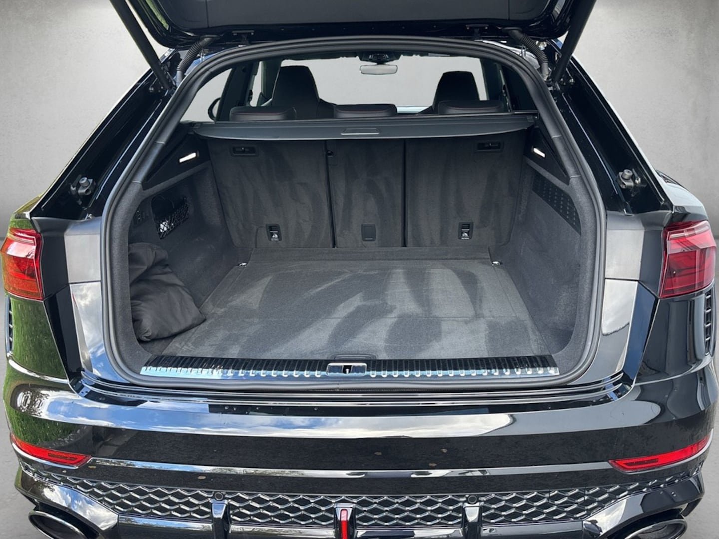 Bild über Audi RS Q8 SUV TFSI quattro tiptronic - für weitere Informationen kontaktieren Sie den Audi Partner