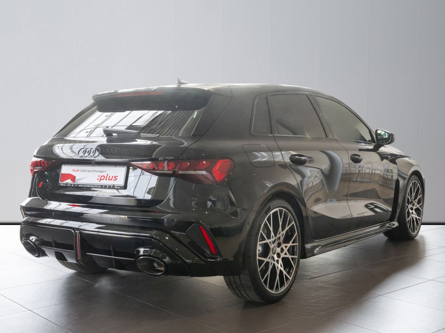 Bild über Audi RS 3 Sportback TFSI quattro 294 kW S tronic - für weitere Informationen kontaktieren Sie den Audi Partner