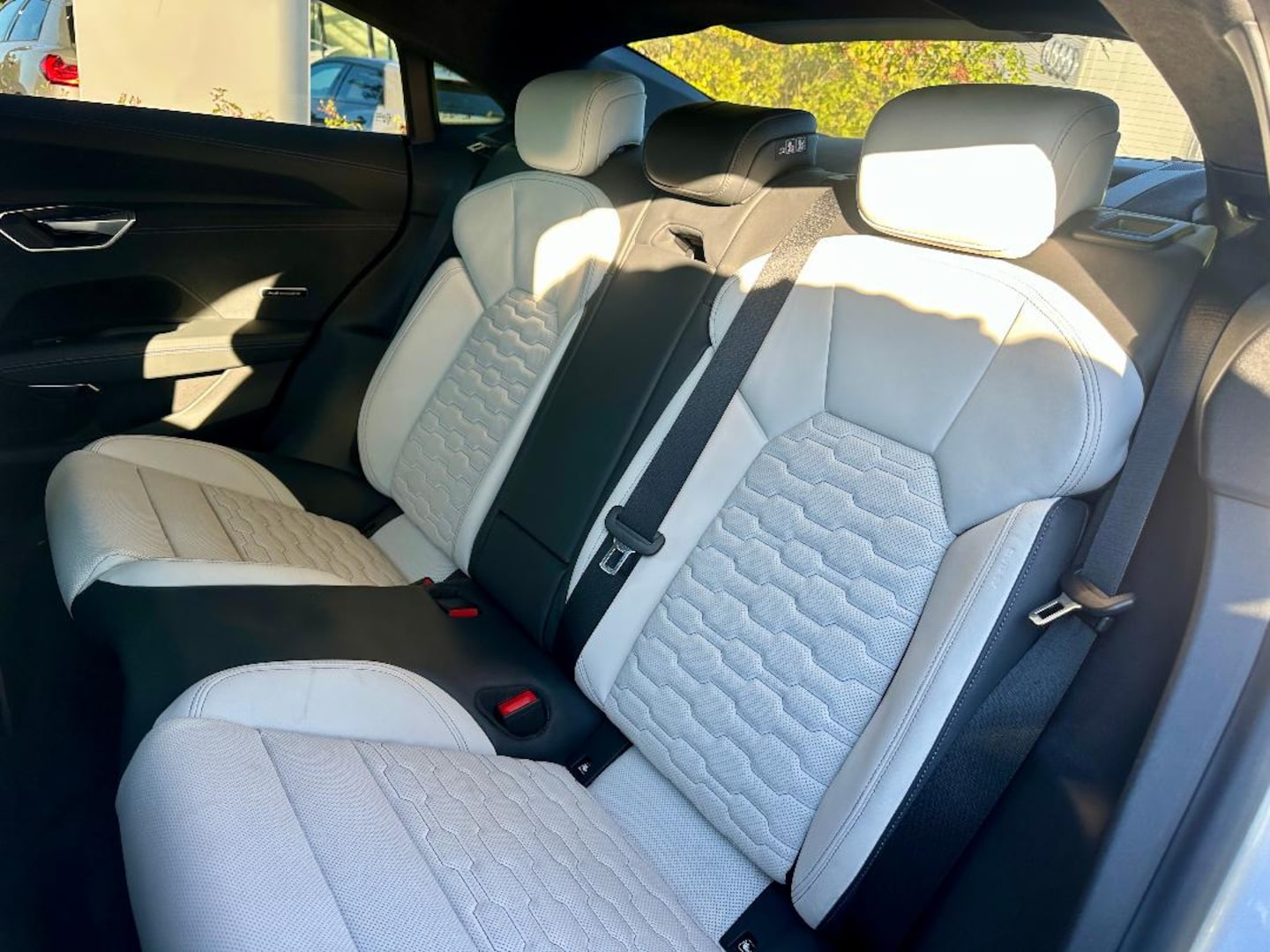Bild über Audi RS e-tron GT e-tron quattro - für weitere Informationen kontaktieren Sie den Audi Partner