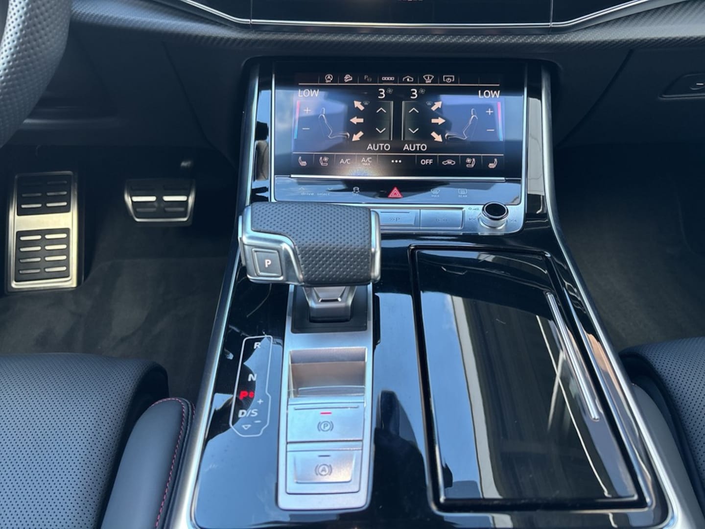 Bild über Audi RS Q8 SUV TFSI quattro tiptronic - für weitere Informationen kontaktieren Sie den Audi Partner