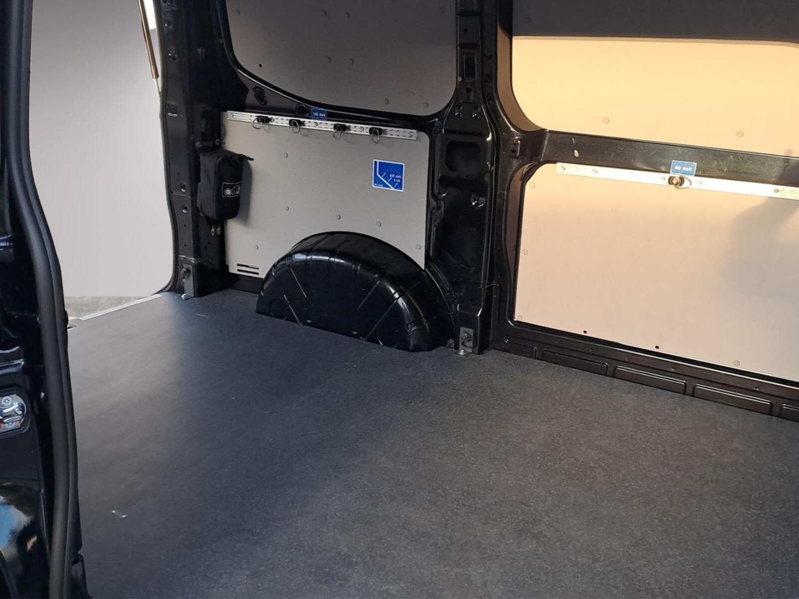 Volkswagen Transporter Kasten kurzer Radstand – Bild 14