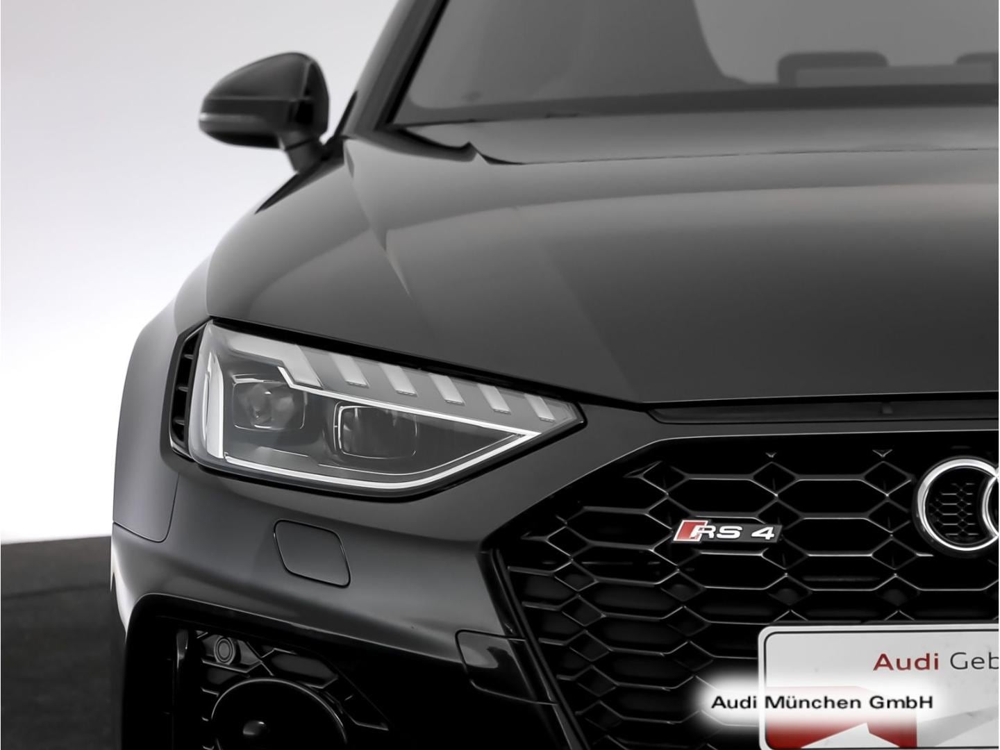 Bild über Audi RS 4 Avant TFSI quattro tiptronic - für weitere Informationen kontaktieren Sie den Audi Partner