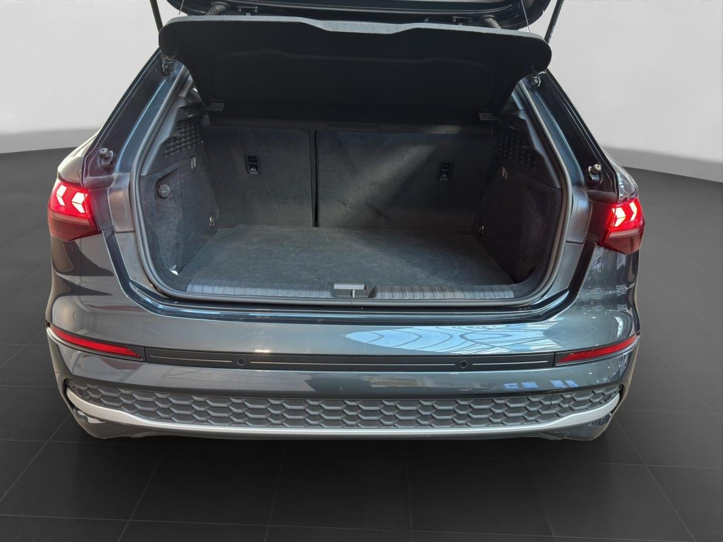Bild über Audi A3 Sportback TFSI e advanced 40 TFSI e S tronic - für weitere Informationen kontaktieren Sie den Audi Partner