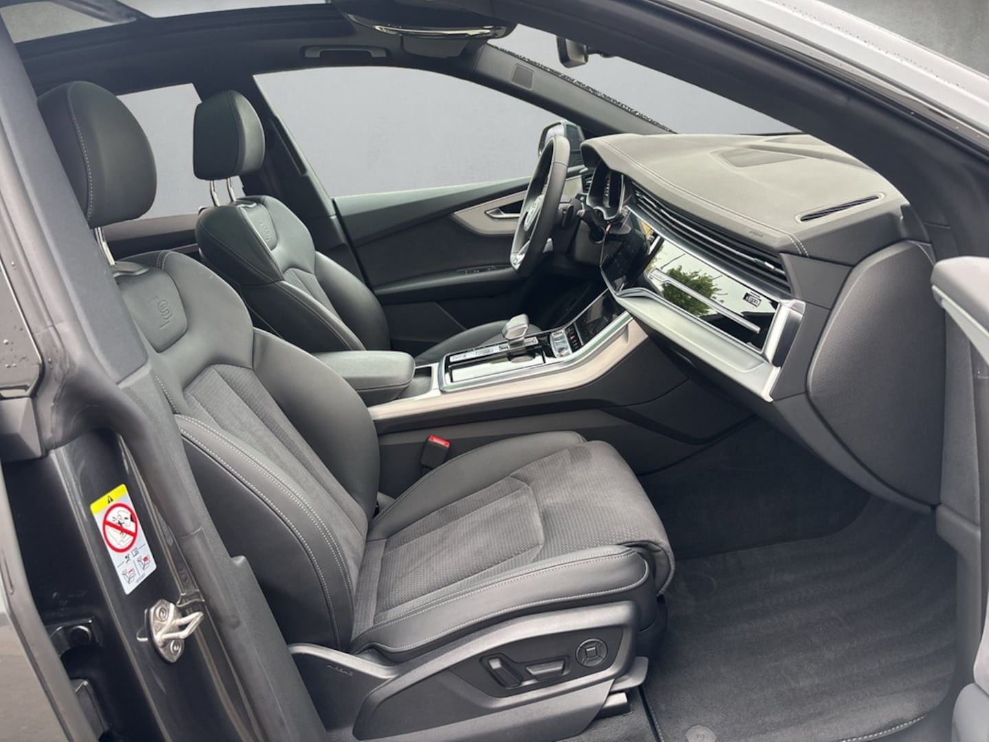 Bild über Audi Q8 SUV 55 TFSI quattro tiptronic - für weitere Informationen kontaktieren Sie den Audi Partner