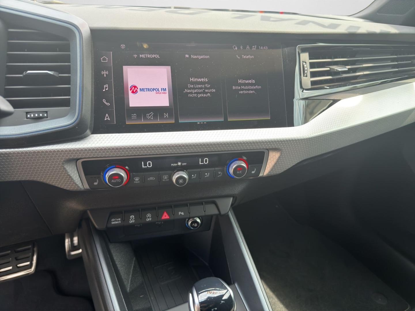 Bild über Audi A1 Sportback S line 30 TFSI S tronic - für weitere Informationen kontaktieren Sie den Audi Partner