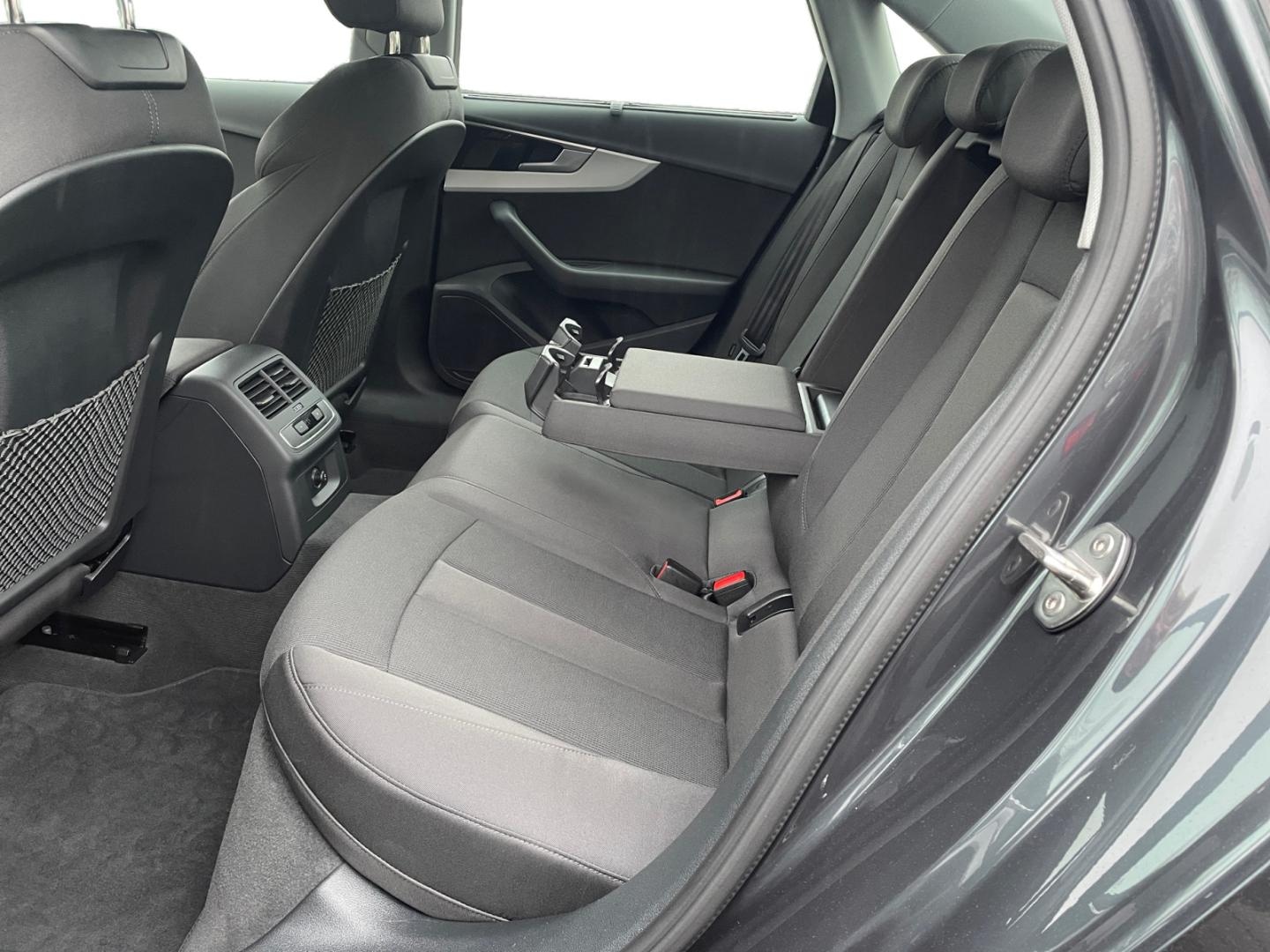 Bild über Audi A4 Limousine advanced 30 TDI S tronic - für weitere Informationen kontaktieren Sie den Audi Partner