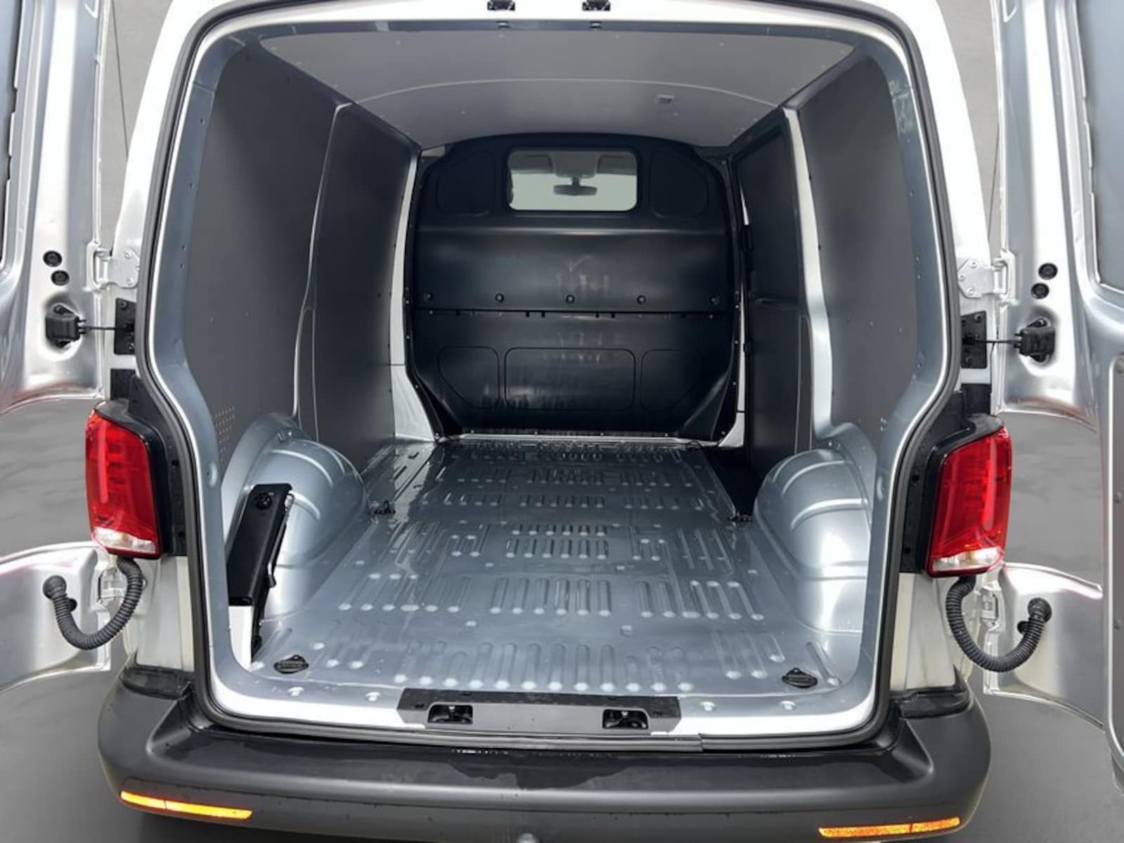 Volkswagen T6.1 Transporter Kasten kurzer Radstand – Bild 5
