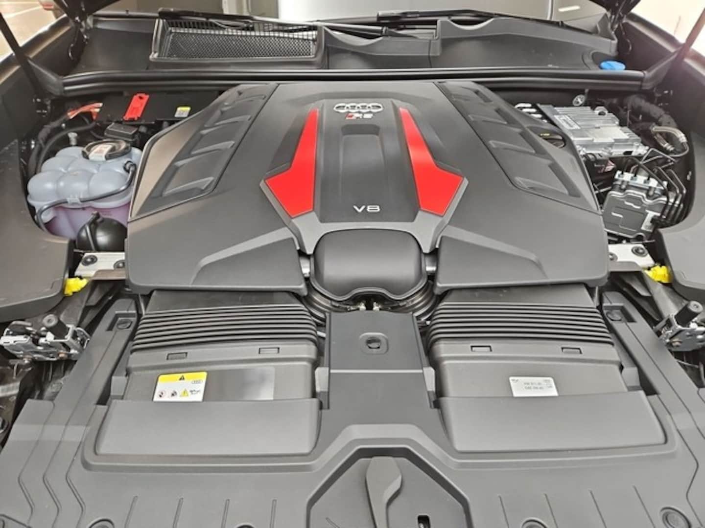 Bild über Audi RS Q8 SUV TFSI quattro 471 kW tiptronic - für weitere Informationen kontaktieren Sie den Audi Partner