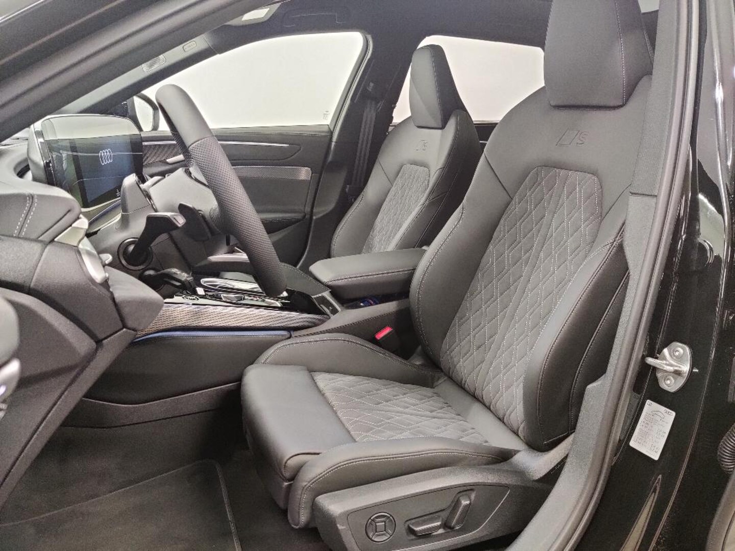 Bild über Audi A6 Avant TDI quattro 220 kW S tronic - für weitere Informationen kontaktieren Sie den Audi Partner