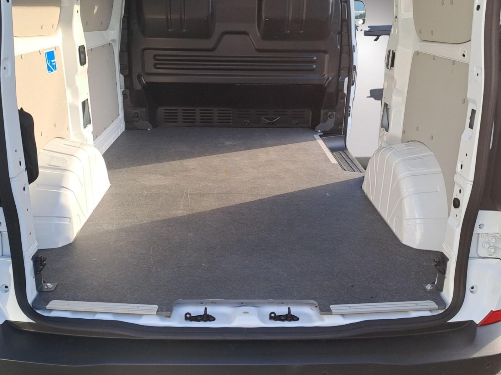 Volkswagen Transporter Kasten kurzer Radstand – Bild 14