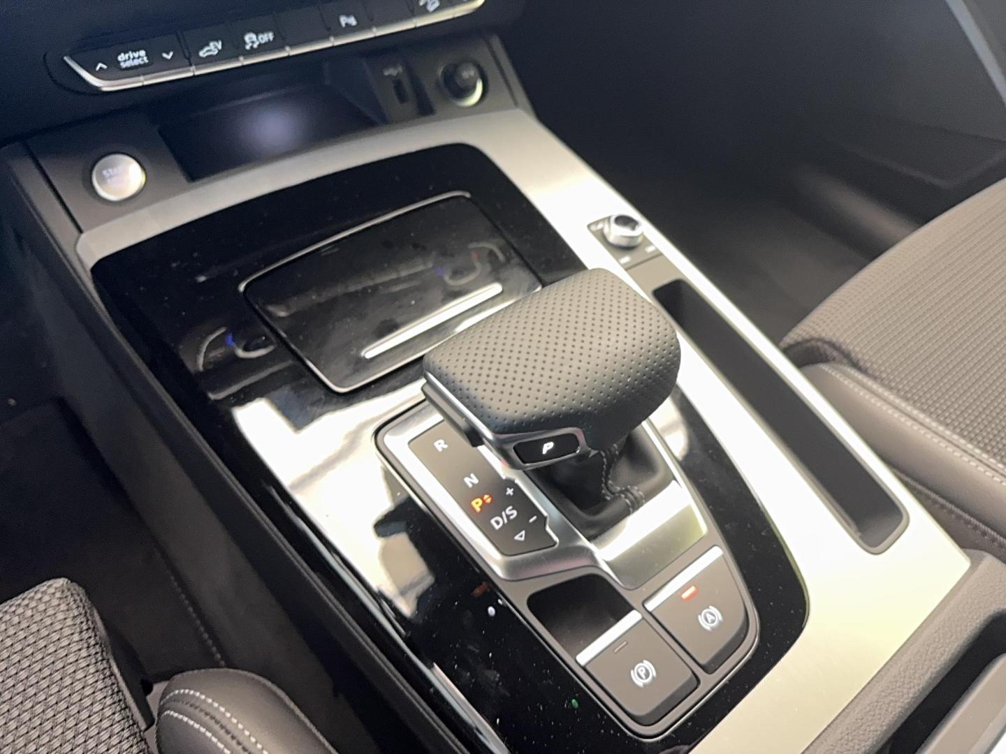 Image about Audi Q5 Sportback TFSI e S line 55 TFSI e Hybride rechargeable quattro270(367)kW(ch)S tronic