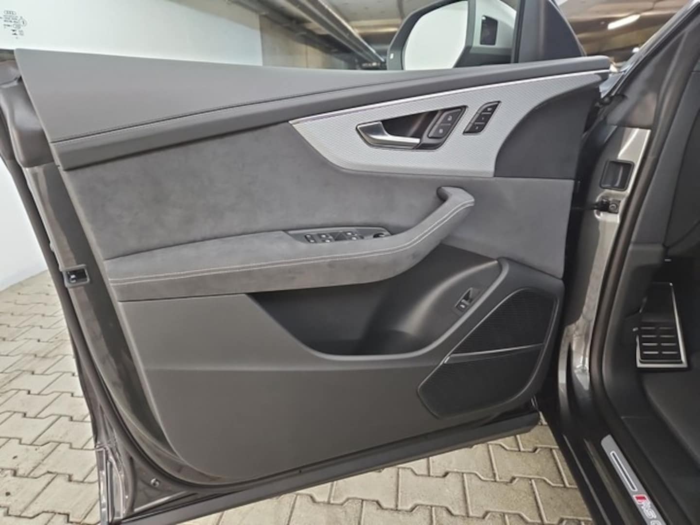 Bild über Audi RS Q8 SUV TFSI quattro 471 kW tiptronic - für weitere Informationen kontaktieren Sie den Audi Partner