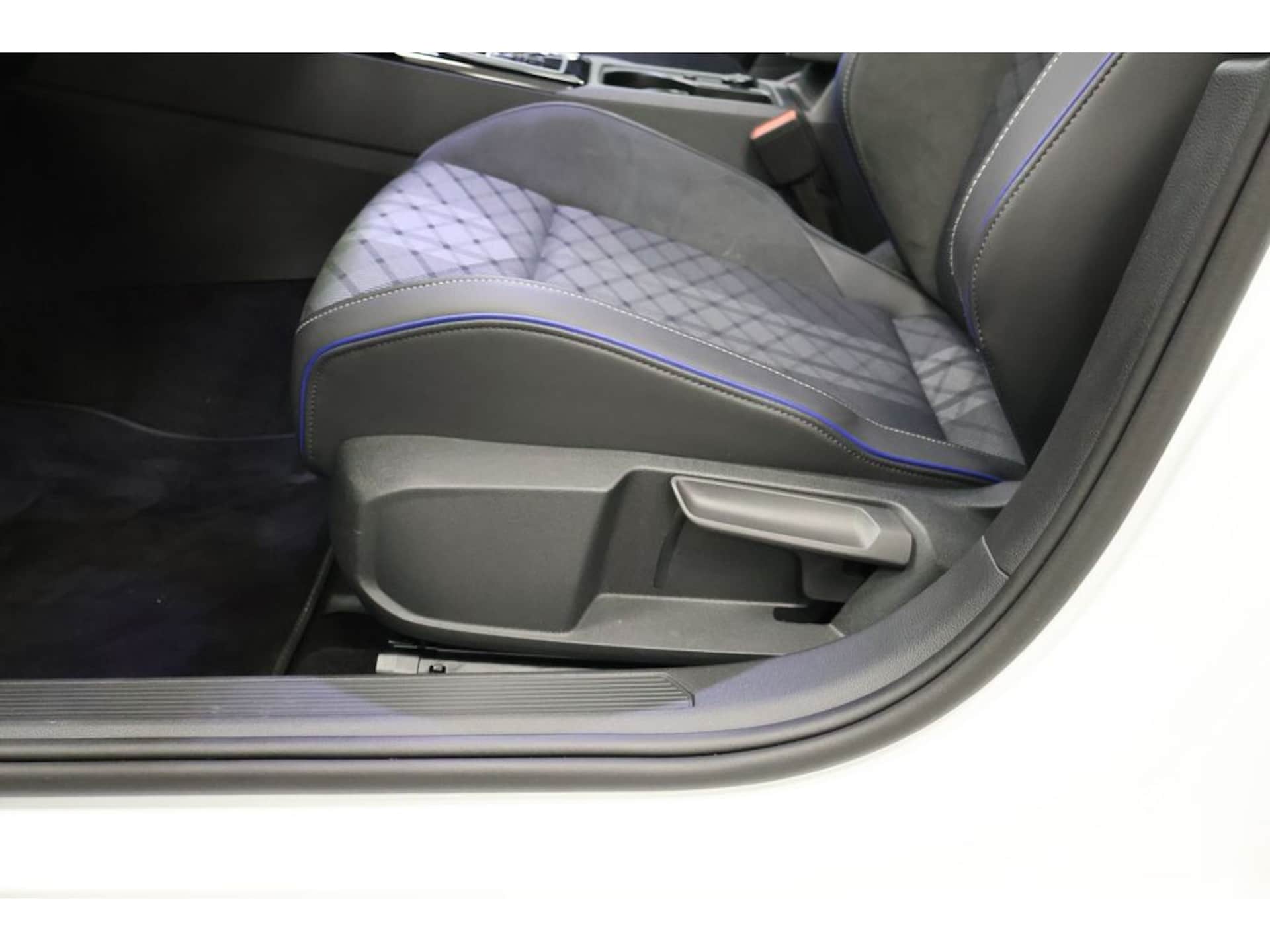 Volkswagen Golf Variant R-Line