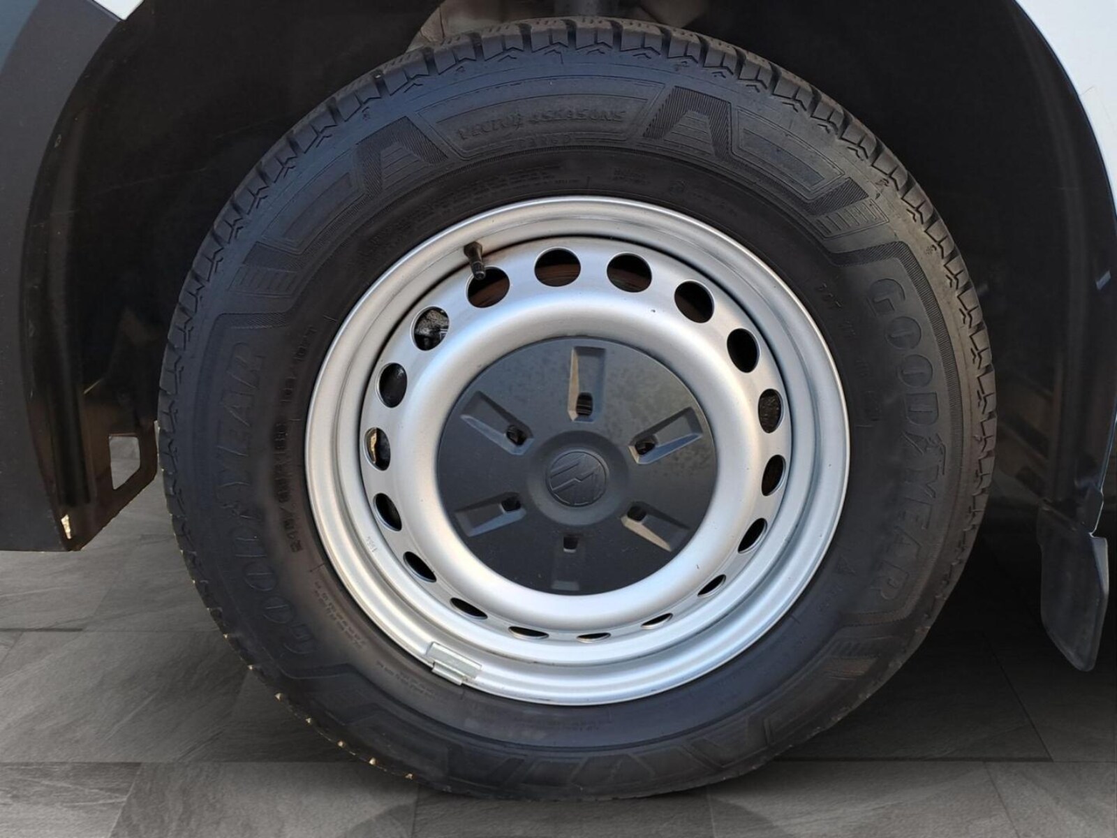 Volkswagen Transporter Kasten kurzer Radstand – Bild 15