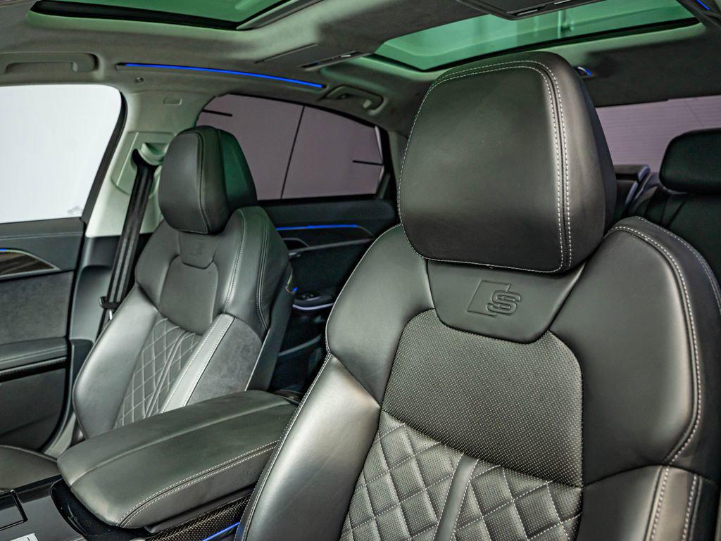 2022 Audi S8 Base - Photo 33