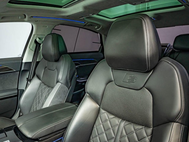 2022 Audi S8 Base - Photo 33