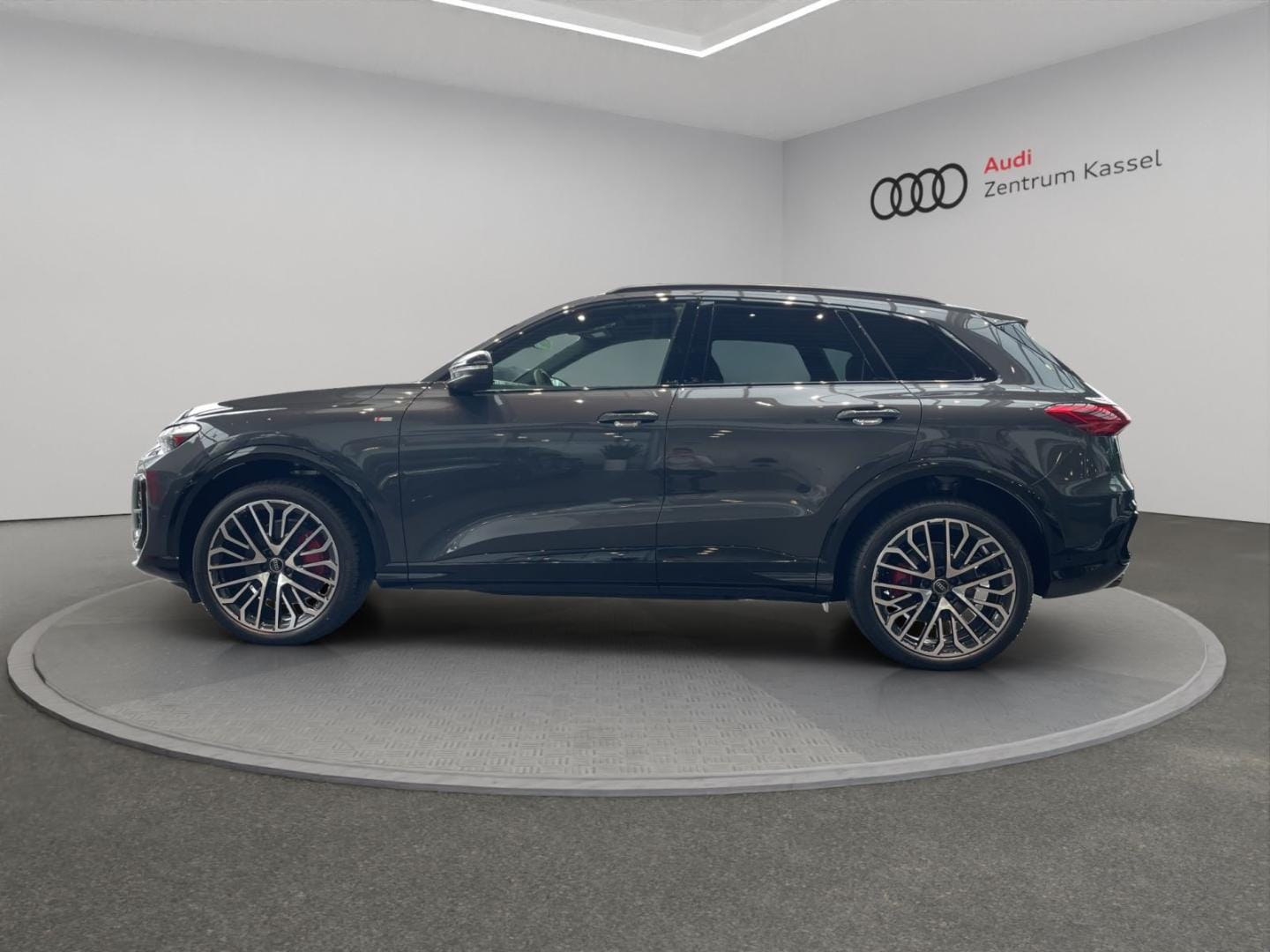 Bild über Audi Q5 SUV TDI quattro 150 kW S tronic - für weitere Informationen kontaktieren Sie den Audi Partner
