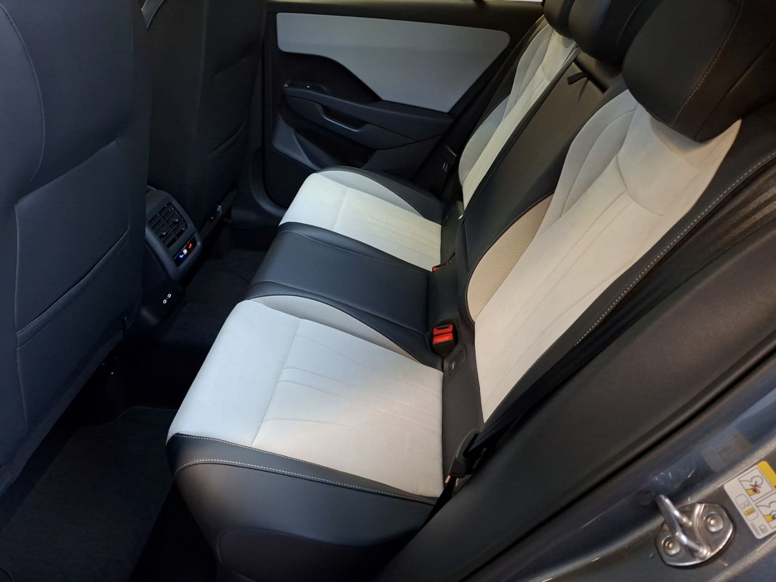 Volkswagen T-Roc – Bild 12