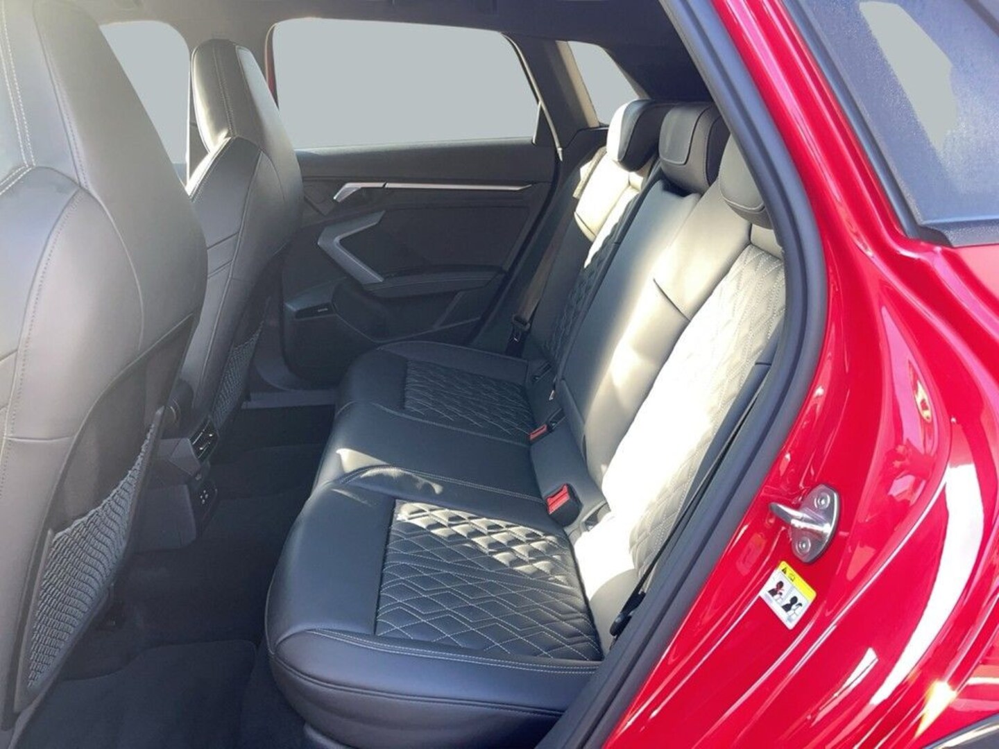 Bild über Audi A3 allstreet 35 TDI S tronic - für weitere Informationen kontaktieren Sie den Audi Partner