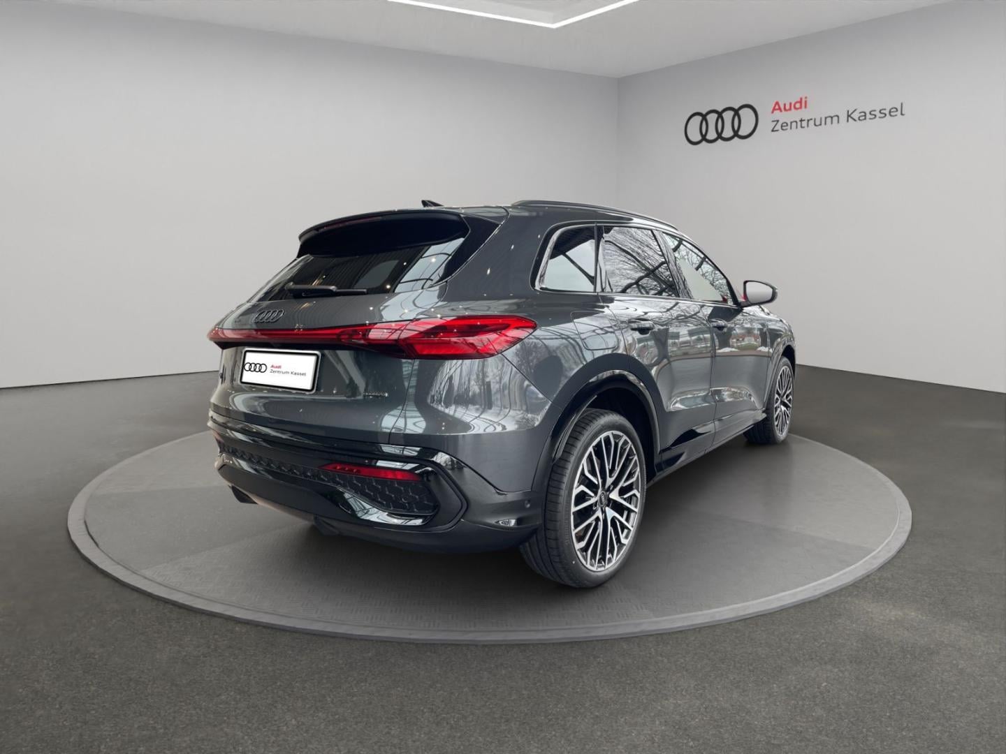 Bild über Audi Q5 SUV TDI quattro 150 kW S tronic - für weitere Informationen kontaktieren Sie den Audi Partner