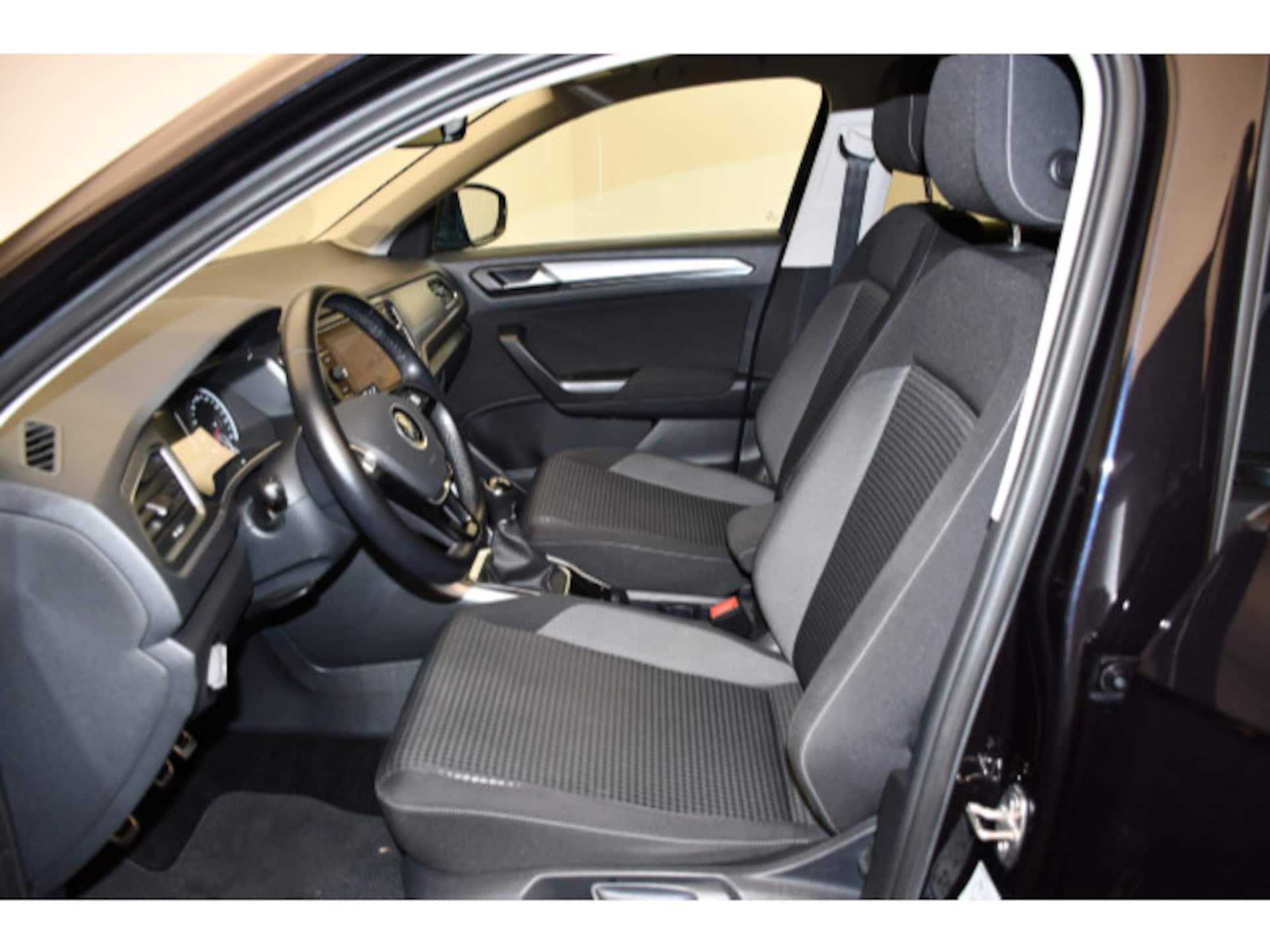 Volkswagen T-Roc Active