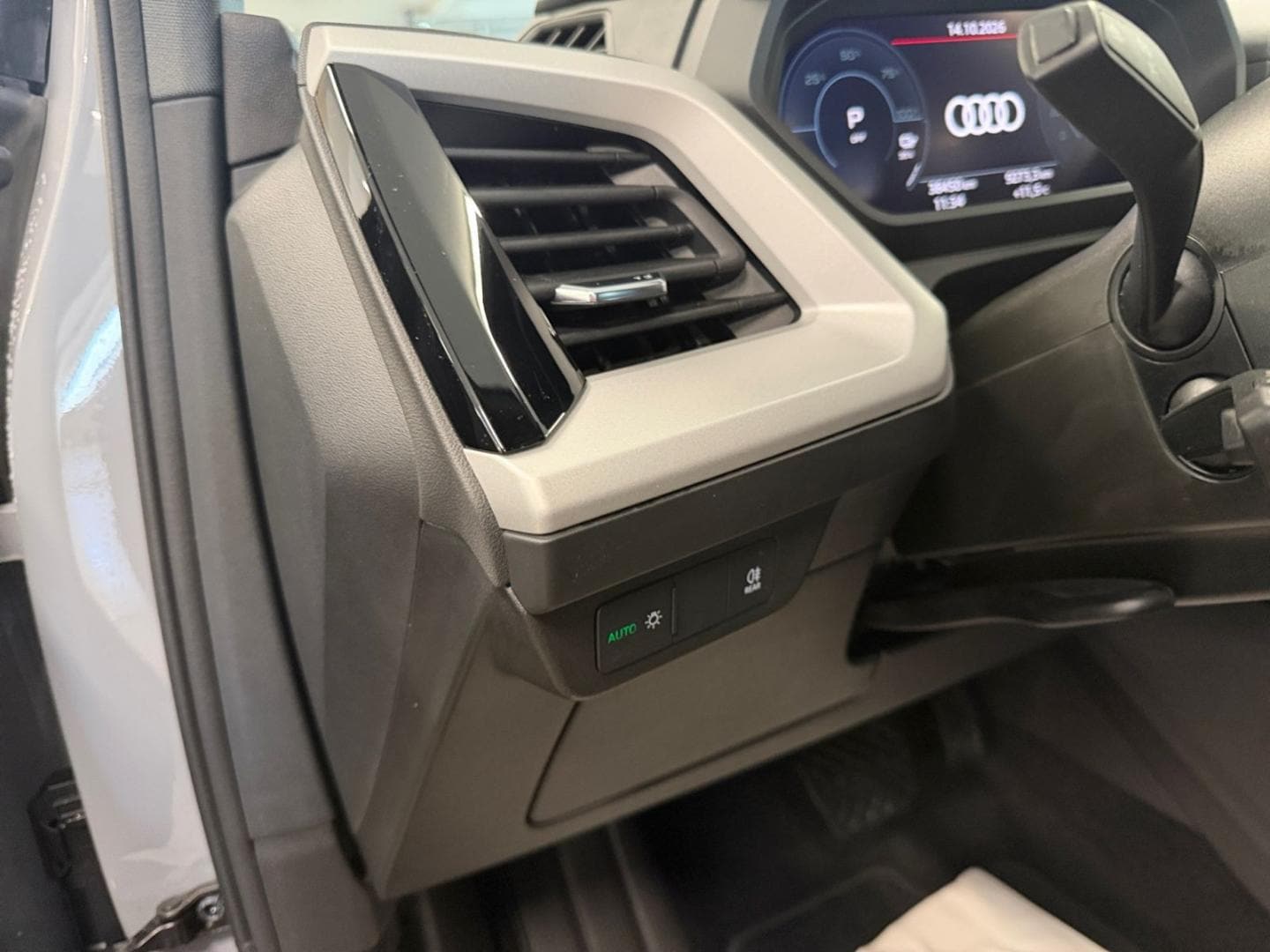 Bild über Audi Q4 e-tron 40 e-tron - für weitere Informationen kontaktieren Sie den Audi Partner