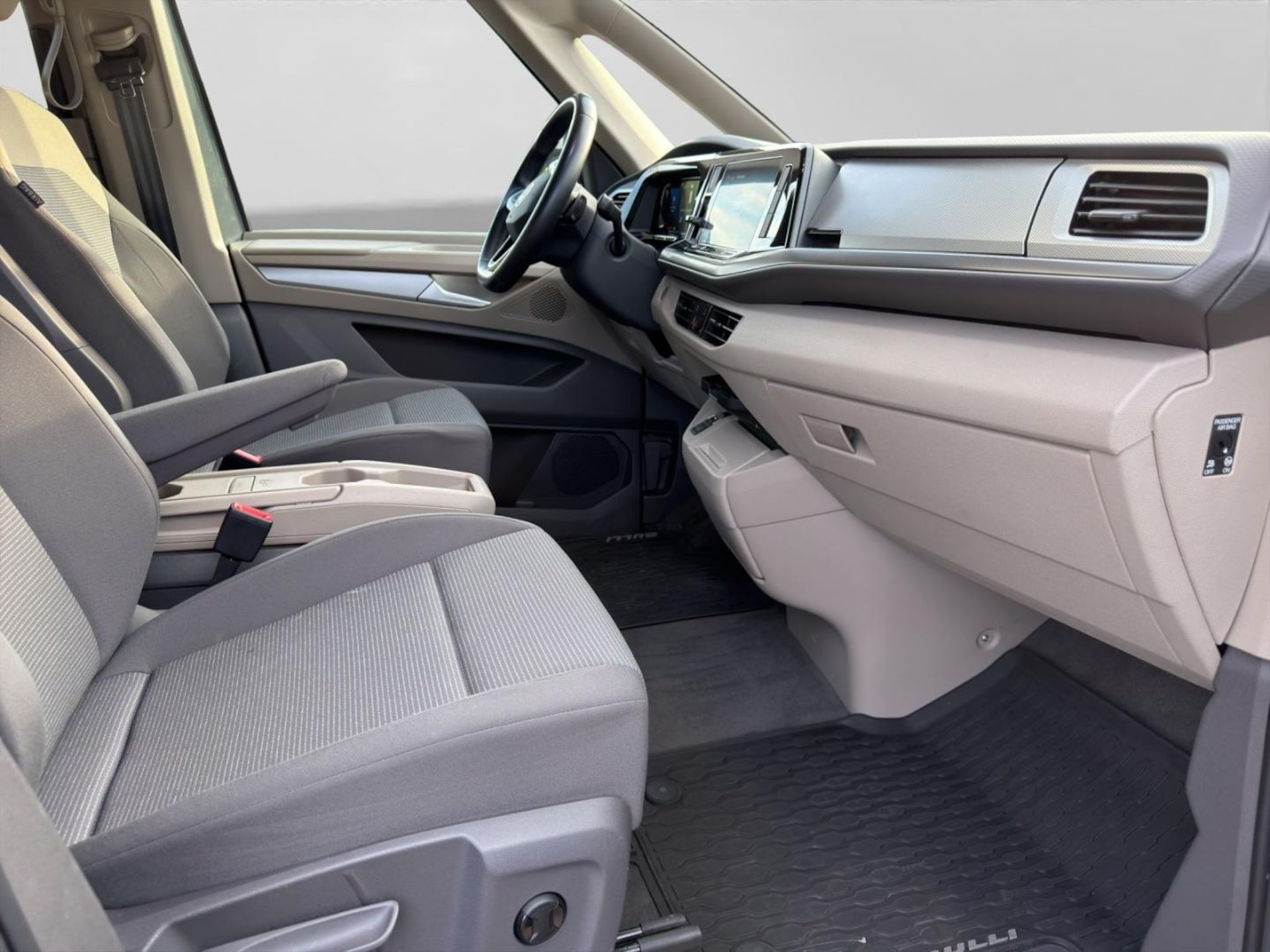 Volkswagen Multivan Langversion Basis-Modell