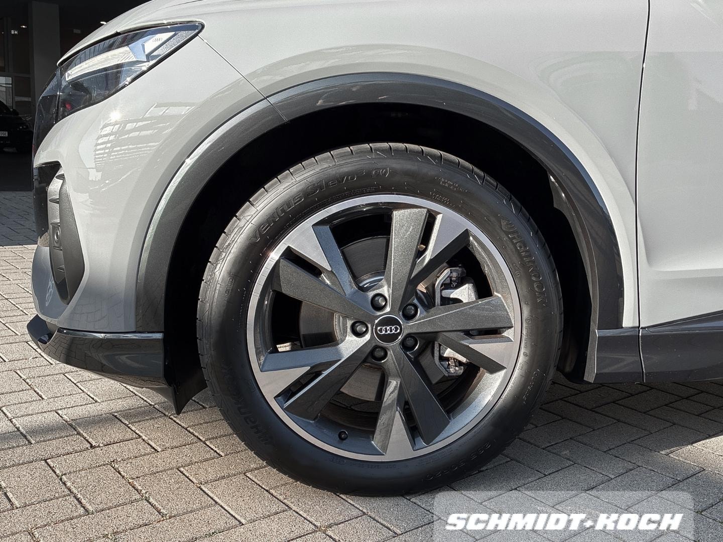 Bild über Audi Q4 e-tron 45 e-tron - für weitere Informationen kontaktieren Sie den Audi Partner