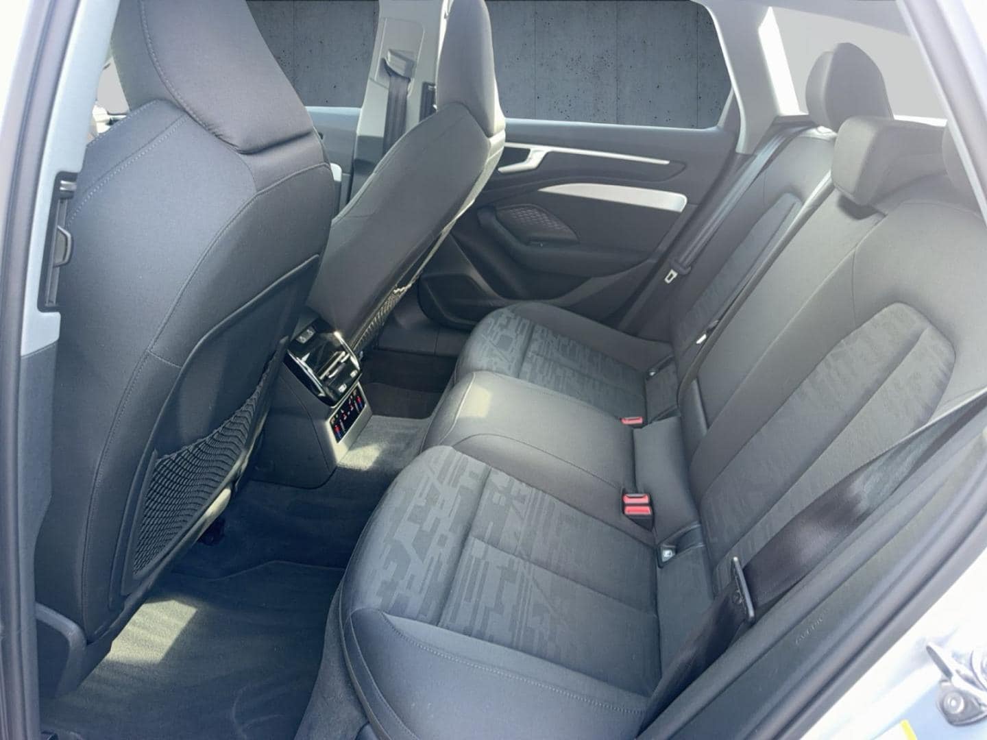 Bild über Audi A6 Avant TDI quattro 150 kW S tronic - für weitere Informationen kontaktieren Sie den Audi Partner
