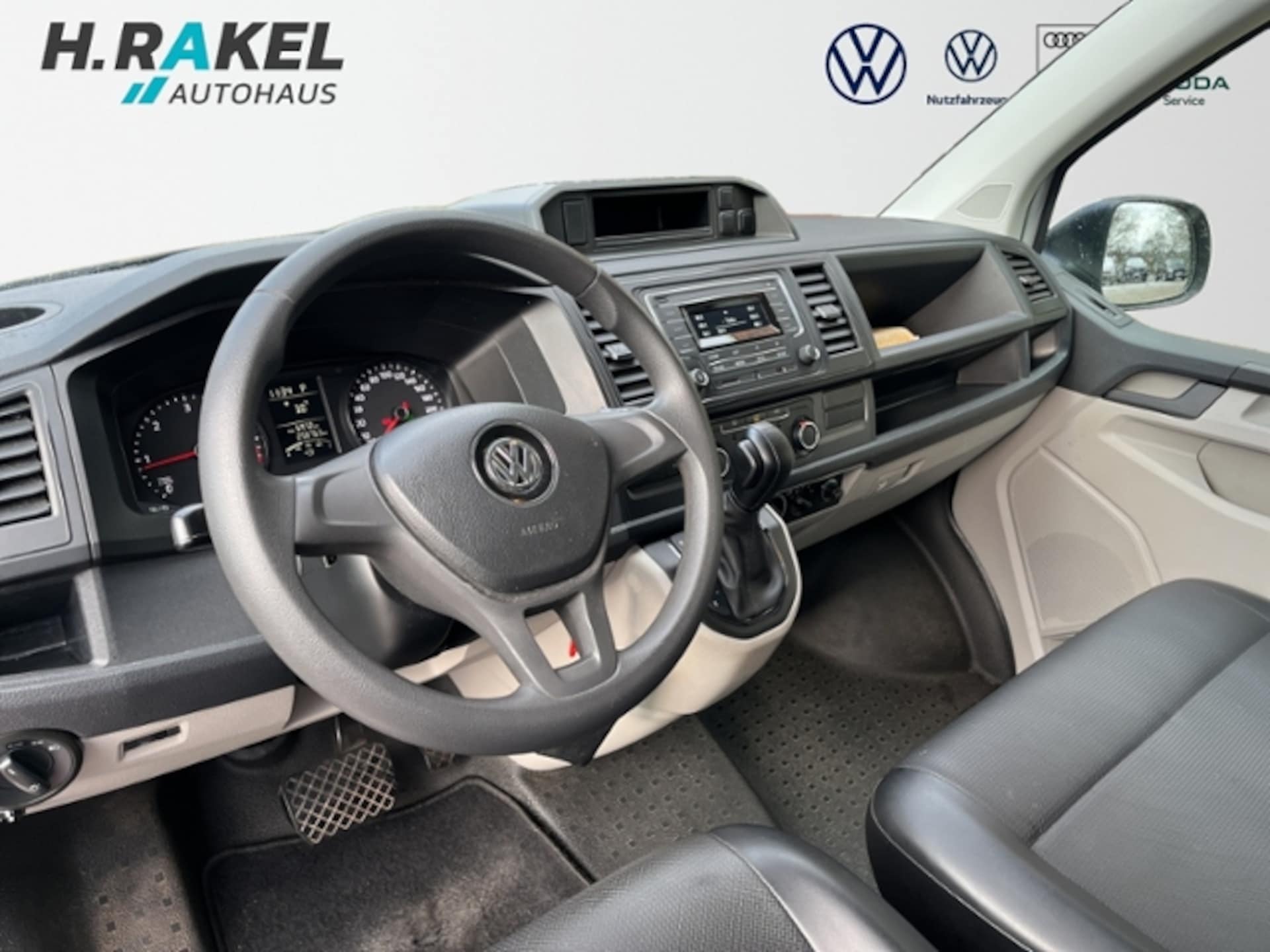 Volkswagen T6 Transporter Kombi langer Radstand
