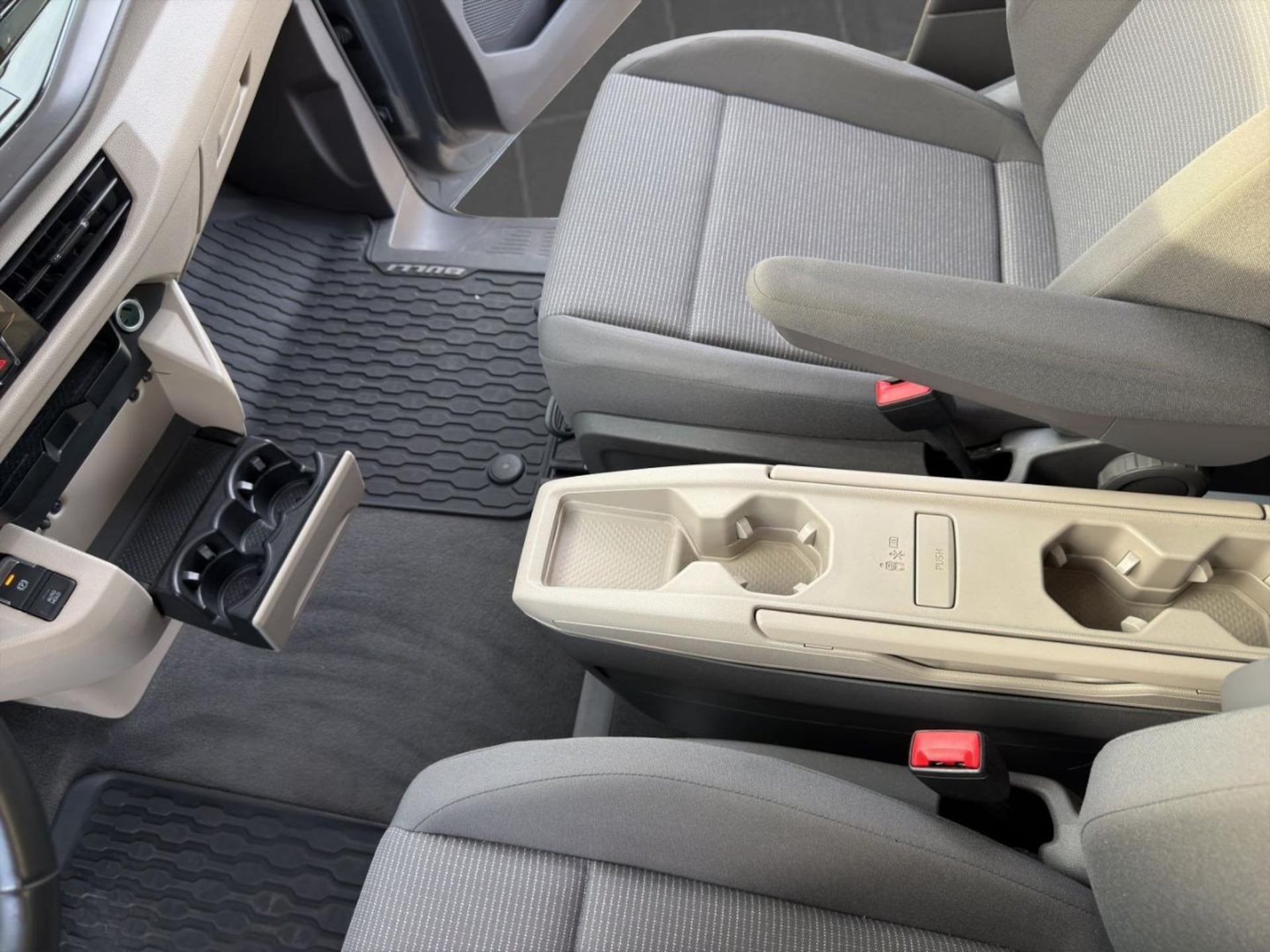 Volkswagen Multivan Langversion Basis-Modell