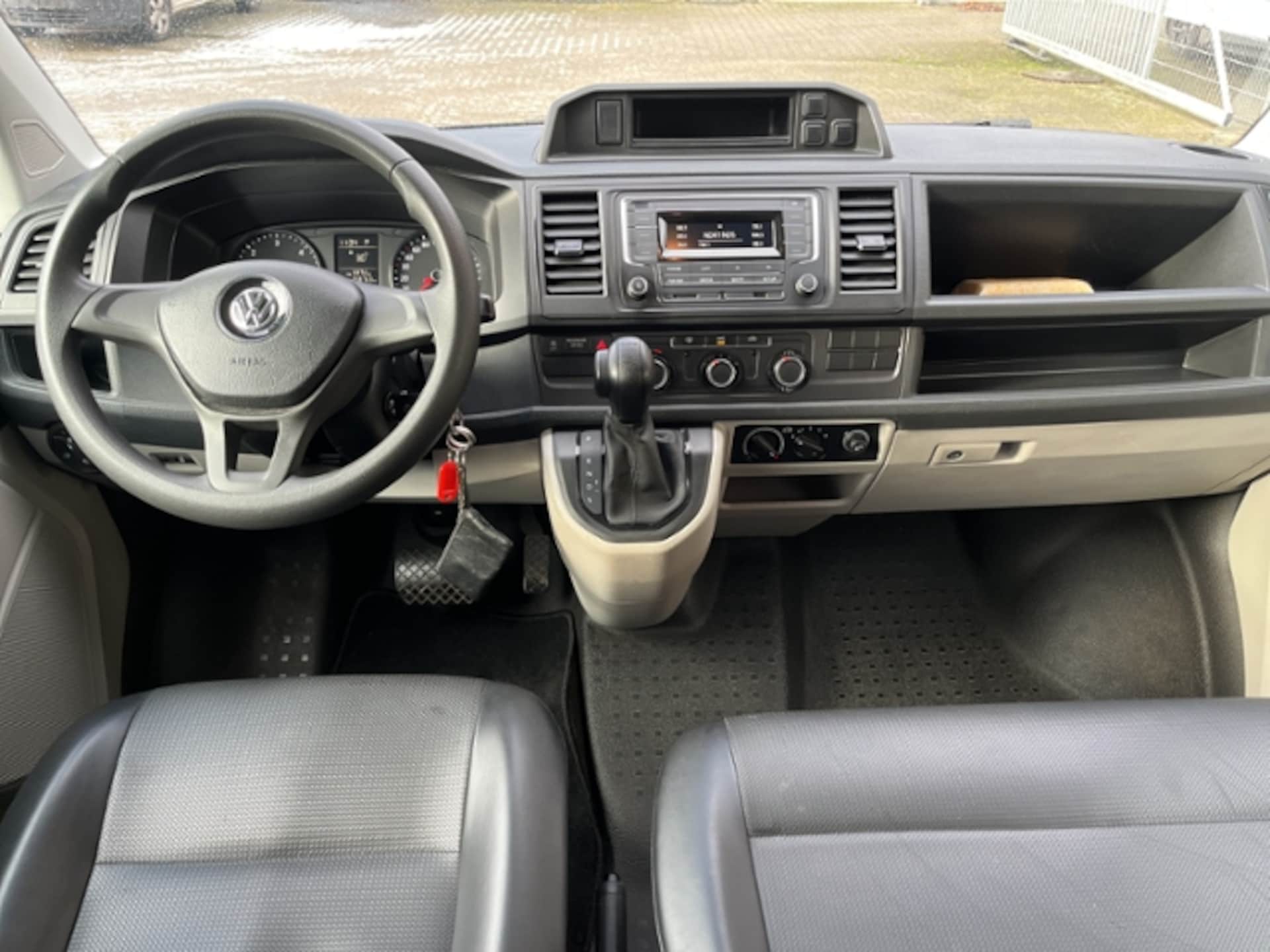 Volkswagen T6 Transporter Kombi langer Radstand