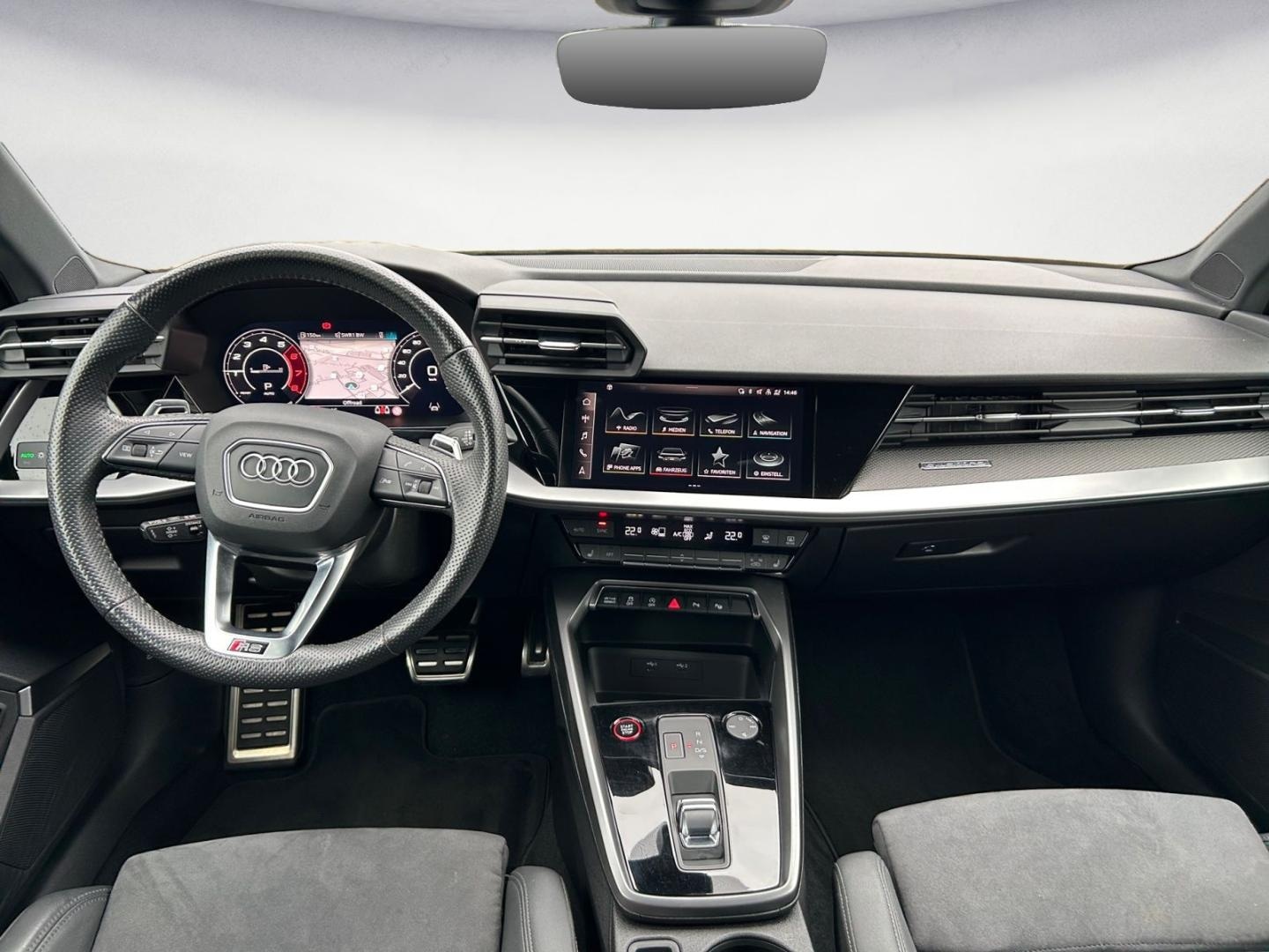 Bild über Audi RS 3 Limousine TFSI quattro S tronic - für weitere Informationen kontaktieren Sie den Audi Partner