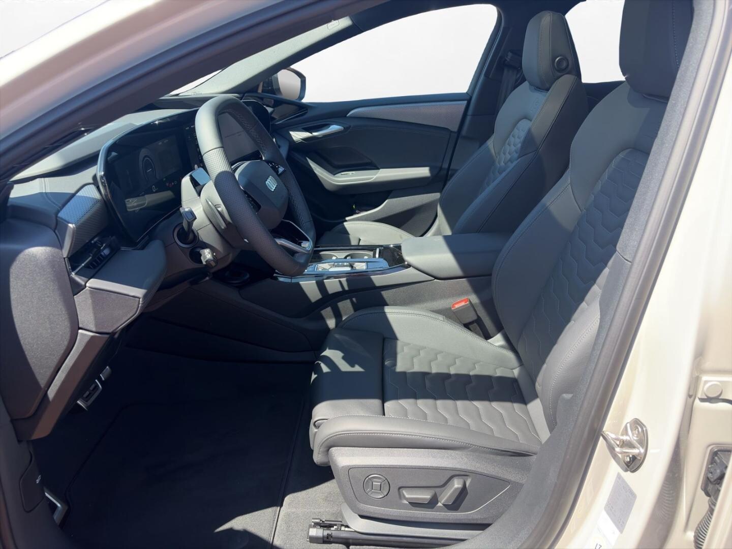 Bild über Audi A6 Avant e-tron S line business e-tron quattro 315 kW - für weitere Informationen kontaktieren Sie den Audi Partner